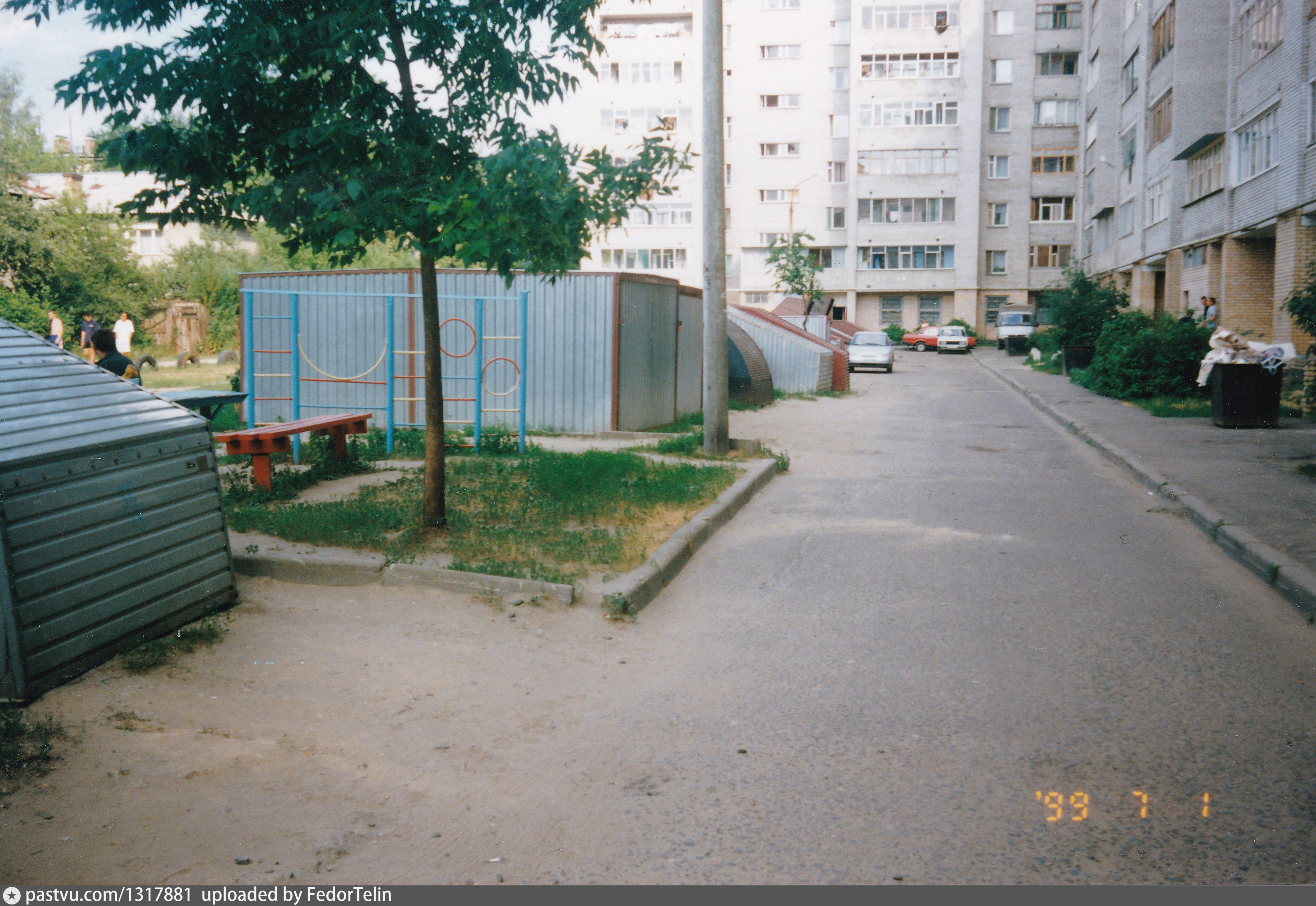 Фото двора многоквартирного дома