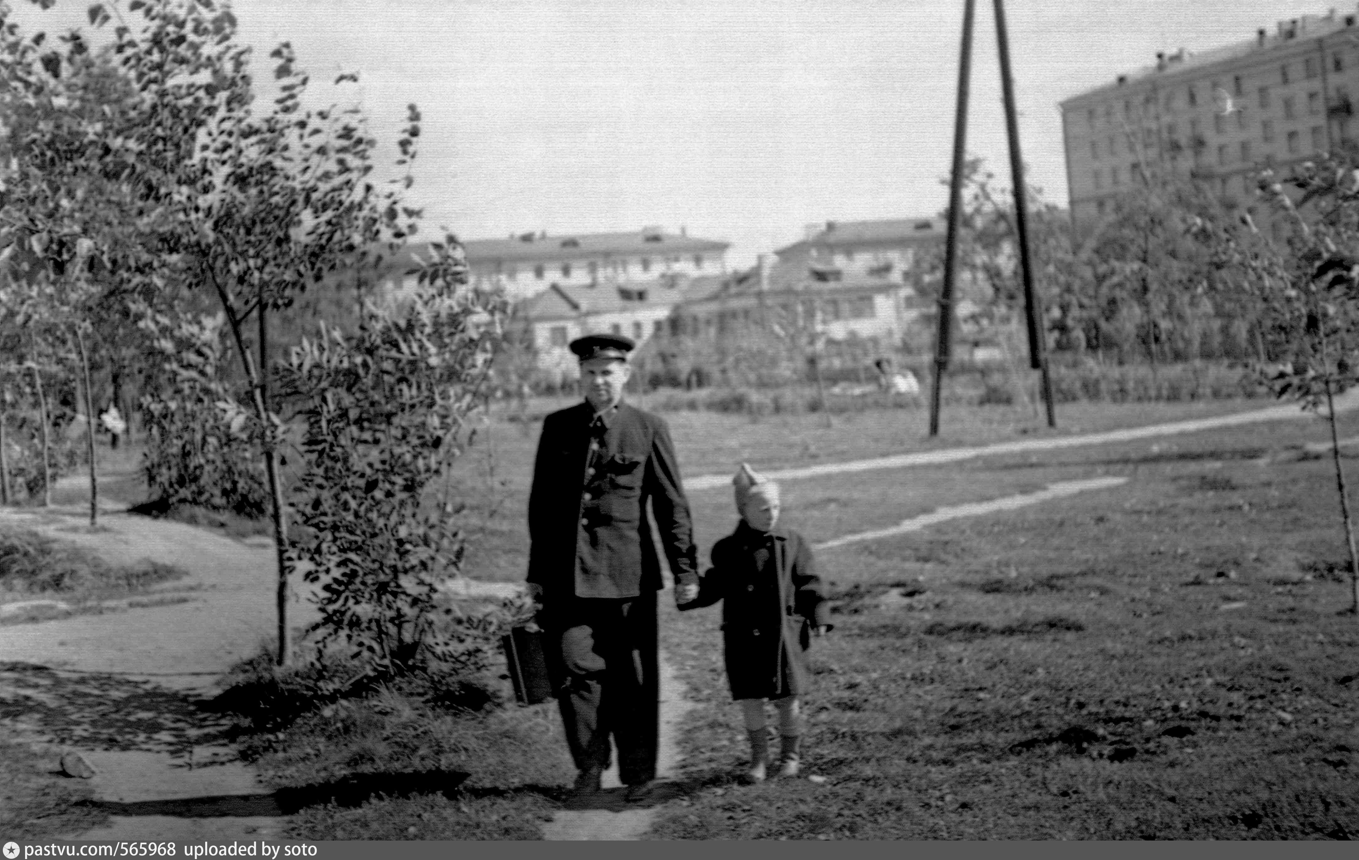 Парк рабочий поселок. Школа 1156 в Кунцево. Кунцево ул Неделина 1957 год фотографии. Москва улица Неделина старые фото. Школа 1156 старые фото.