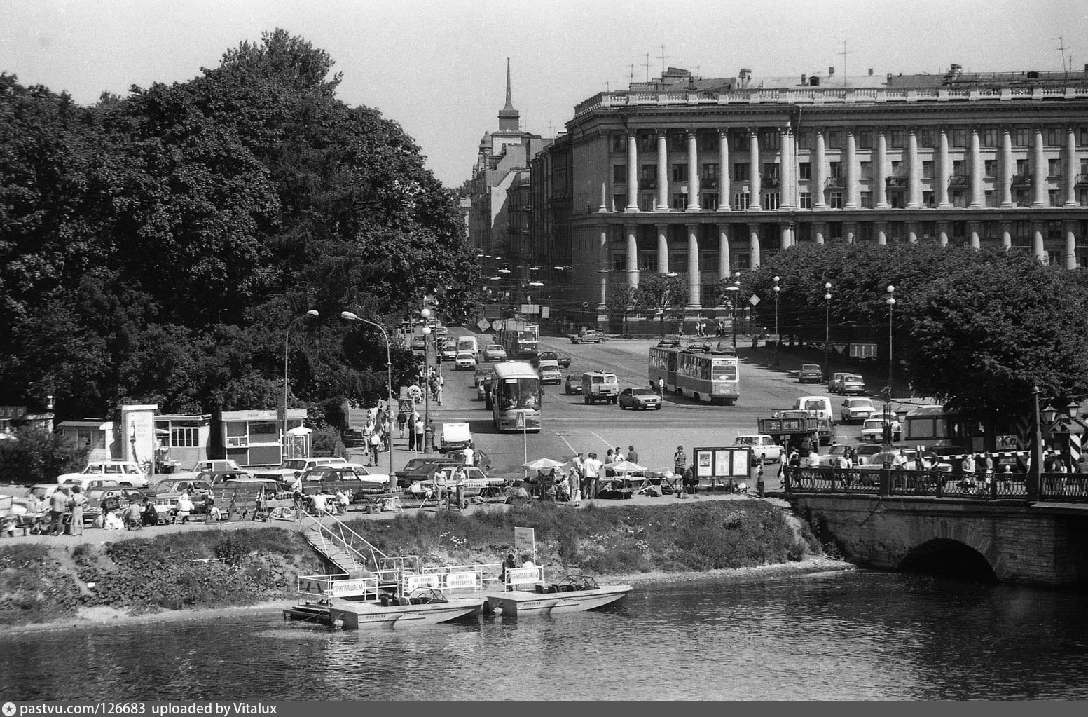 Фотографии стороны. Троицкая площадь СПБ до революции. Троицкая площадь Питер в 20-е. Троицкий сквер СПБ 20 век. Петроградская сторона до революции.