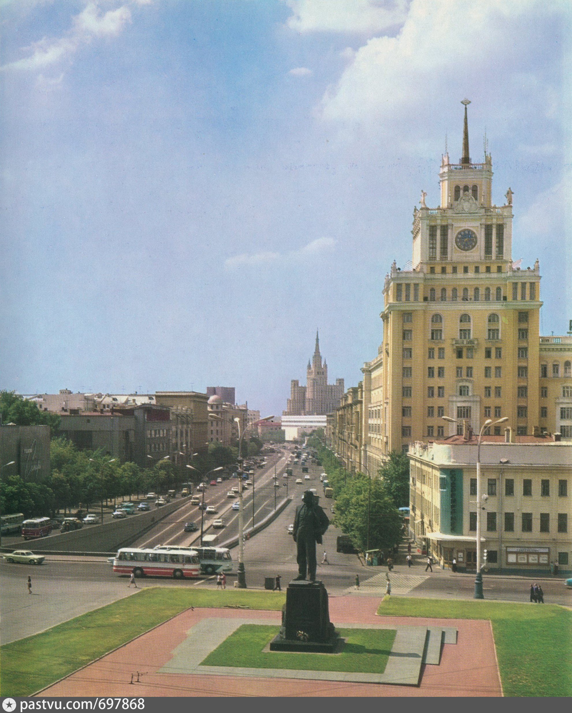 Москва 1974. Площадь Маяковского в Москве. Площадь Маяковского гостиница Пекин. Триумфальная площадь гостиница Пекин. Маяковский Москва площадь Маяковского.