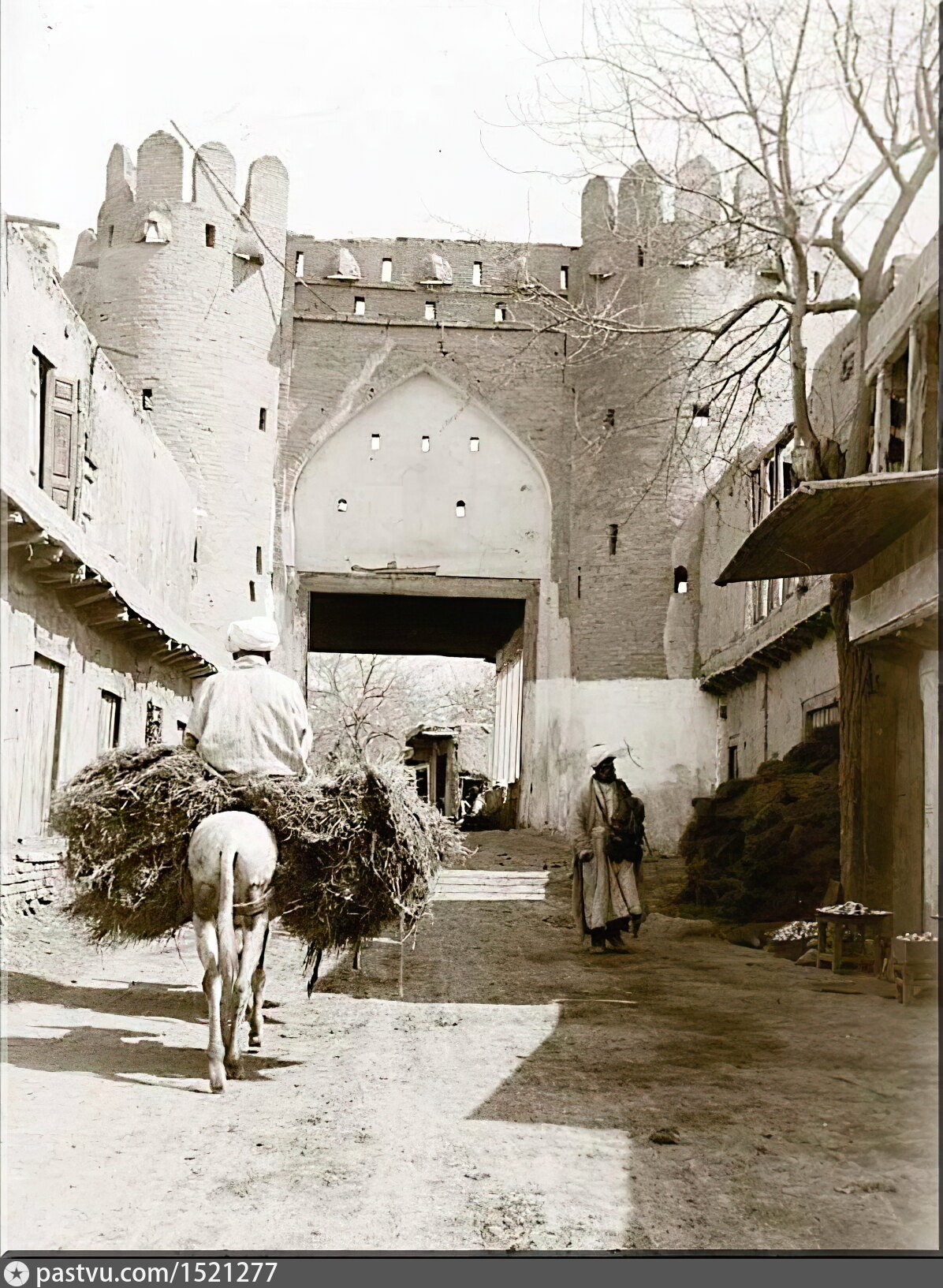 Бухара ворота ширгарон. Ворота талипач бухара. Узбекистан бухара ворота. Старинные бухарские двери. Бухара город 12 ворота бухари.