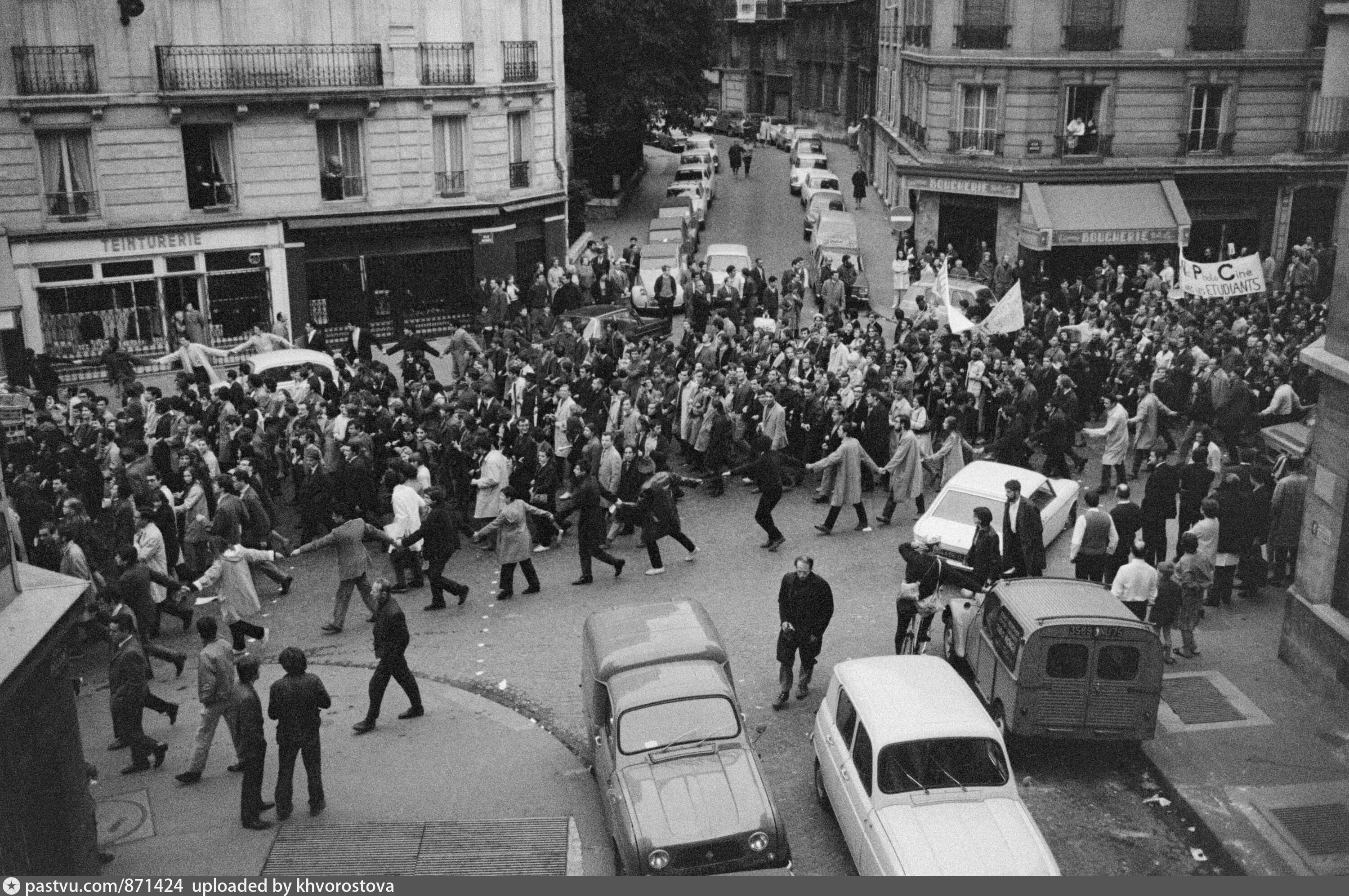 Фото 1968 года. Париж 1968 студенческие бунты. Франция 1968 баррикады. Демонстрации в Париже 1968. 1968 Год Париж.