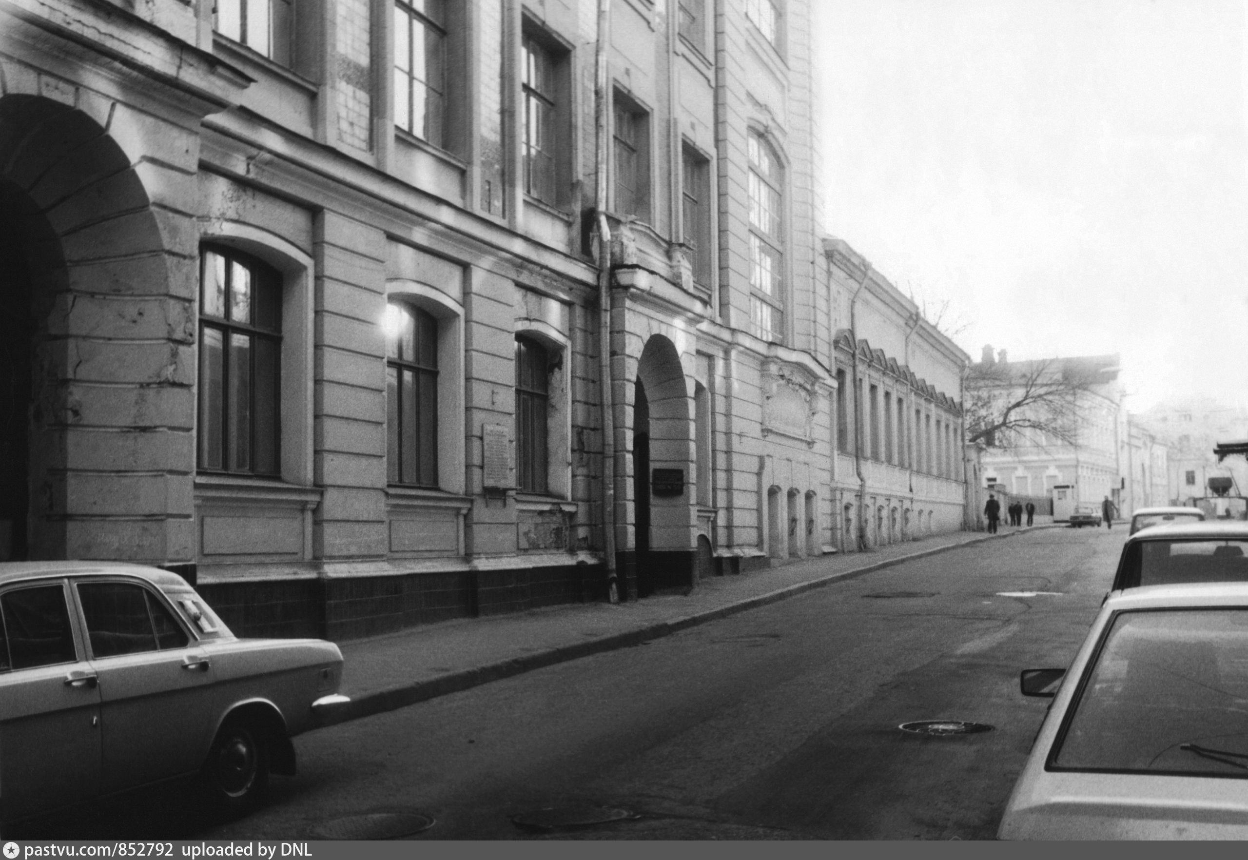 староконюшенный переулок москва