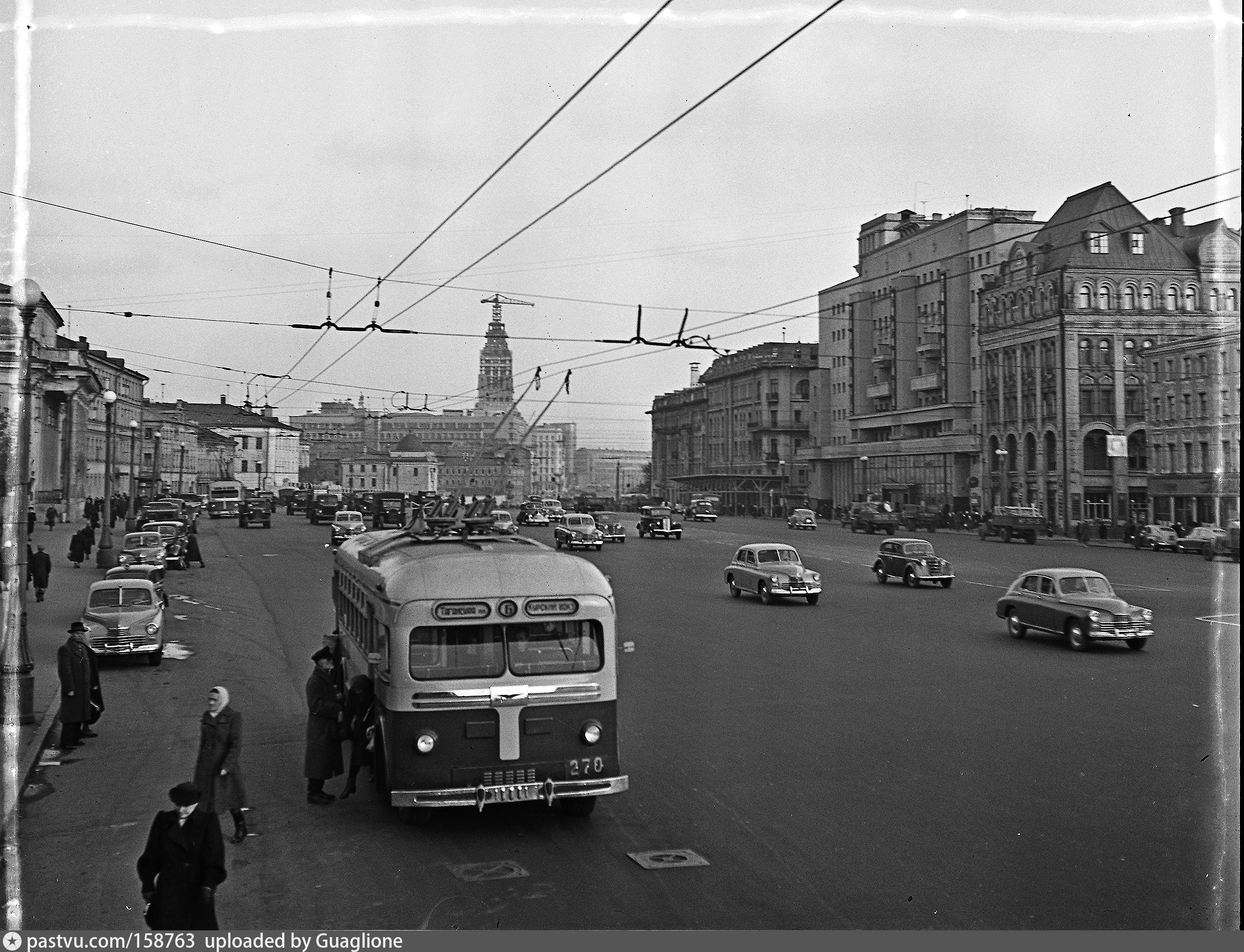 Москва 1951 года. Москва в 60-е годы. Москва в 1960-е годы. Троллейбус 80 Москва. Москва Колхозная площадь 80-е.