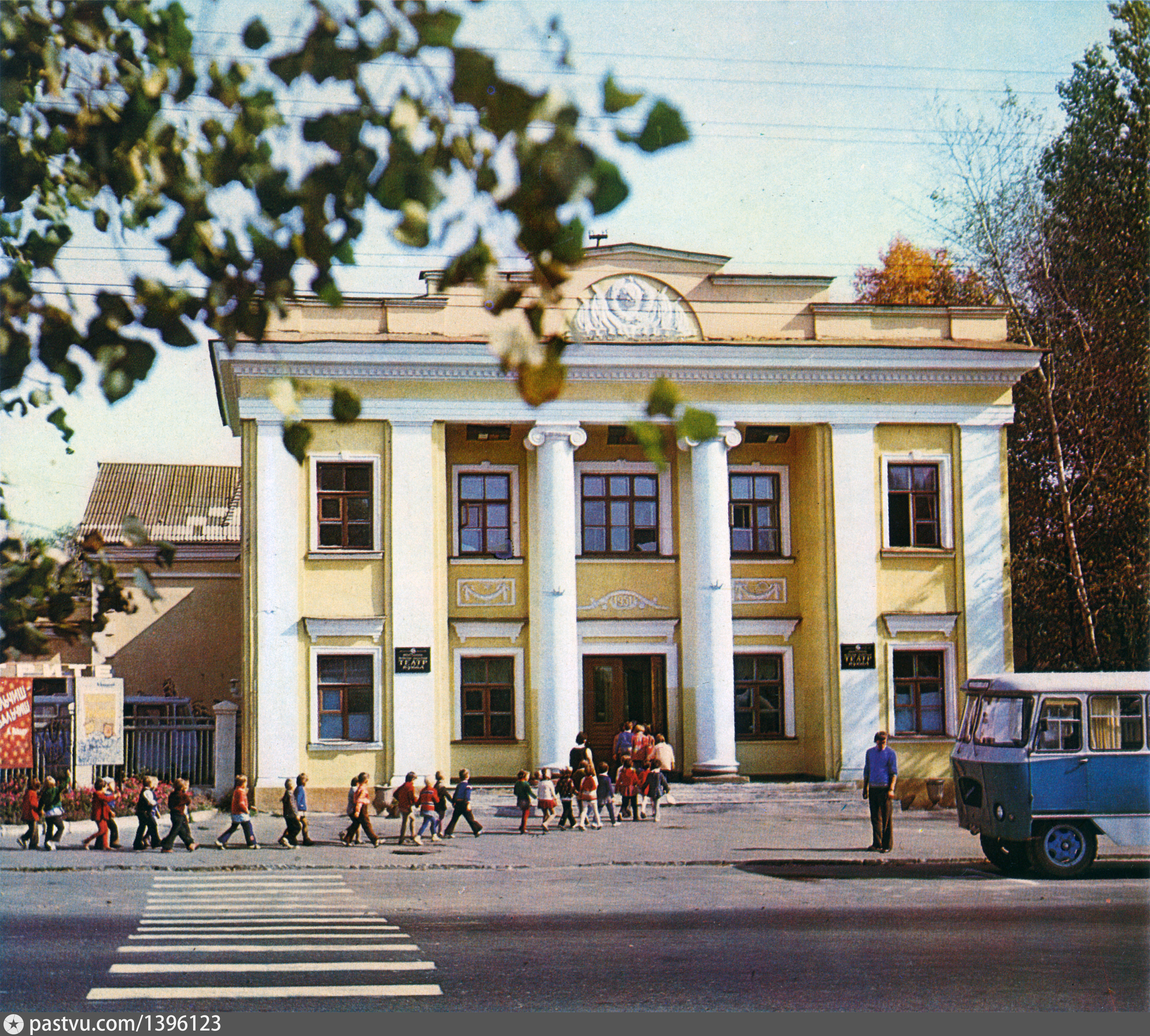 Тюз брянск. Брянский областной театр кукол. Театр кукол Брянск Володарский район. Театр кукол Пушкина Брянск. Улица Пушкина Брянск театр кукол.