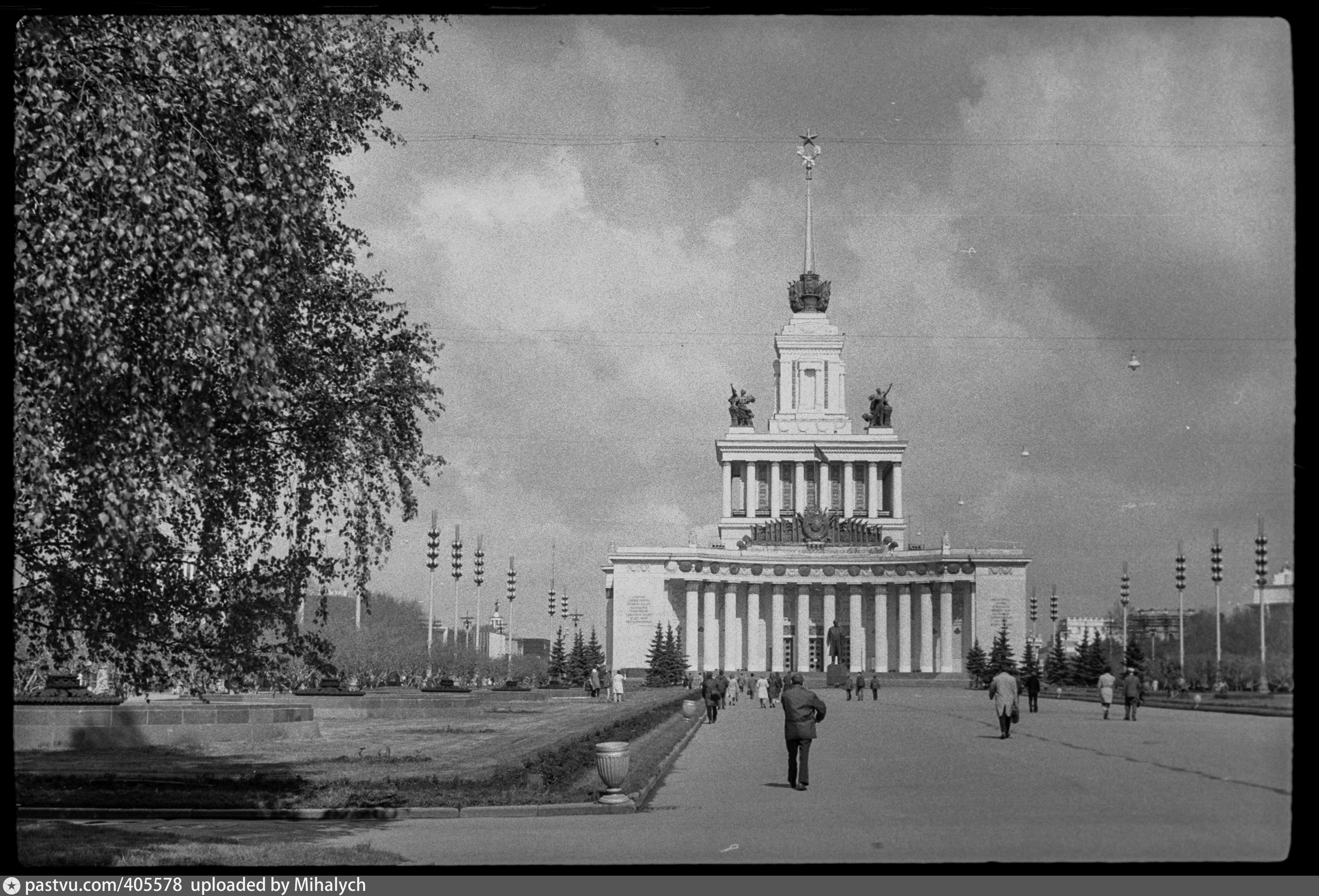 Павильон 1. Главный павильон ВДНХ 1954. Павильон 1 ВДНХ. Главный павильон ВДНХ сталинский Ампир. Москва ВДНХ Центральный павильон.