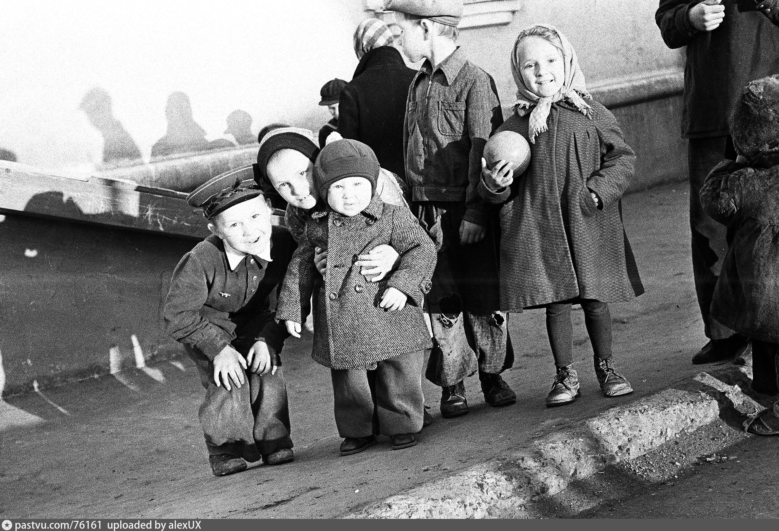 Поколения после войны. Одежда детей военных лет. Послевоенное детство. Советское детство. Советские дети после войны.