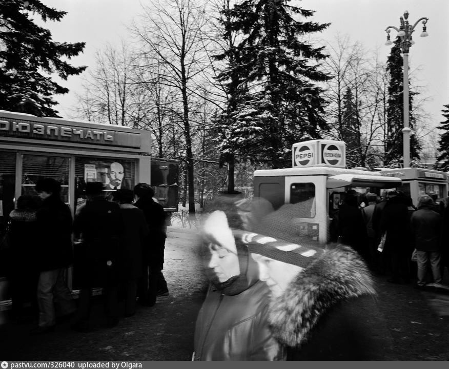 Ленинград 1988. Ленинград 1988 год фото. Киоски на ВДНХ. Ларьки 1986 года. Ленинград 1988 новый год.