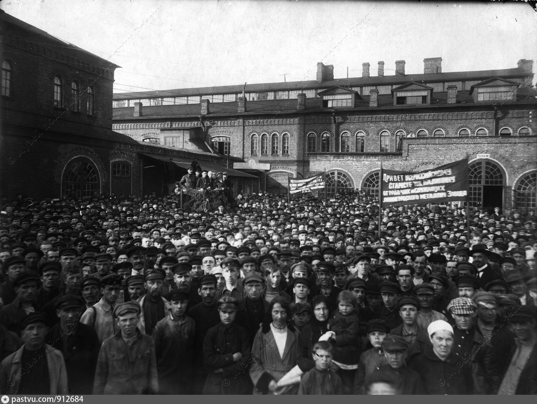 1924 год ссср. Завод красный Выборжец. Музей завода красный Выборжец. Ленин красный Выборжец. Меднопрокатный и трубный завод Розенкранц.