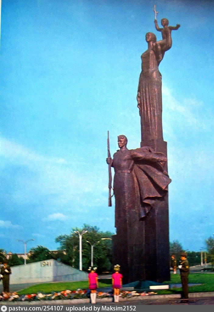 Монумент воинской и трудовой славы в пензе фото