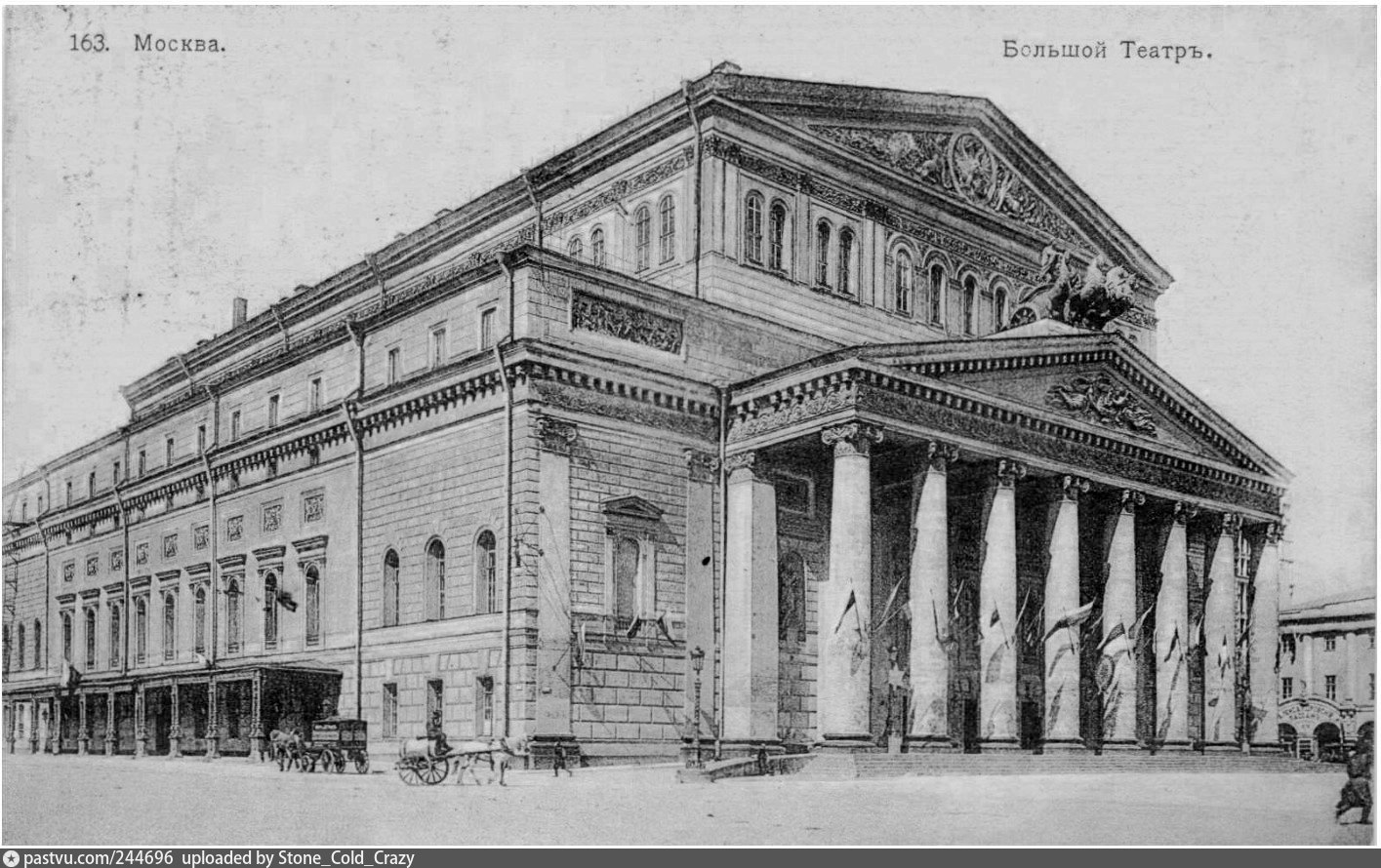 Первый театр был построен