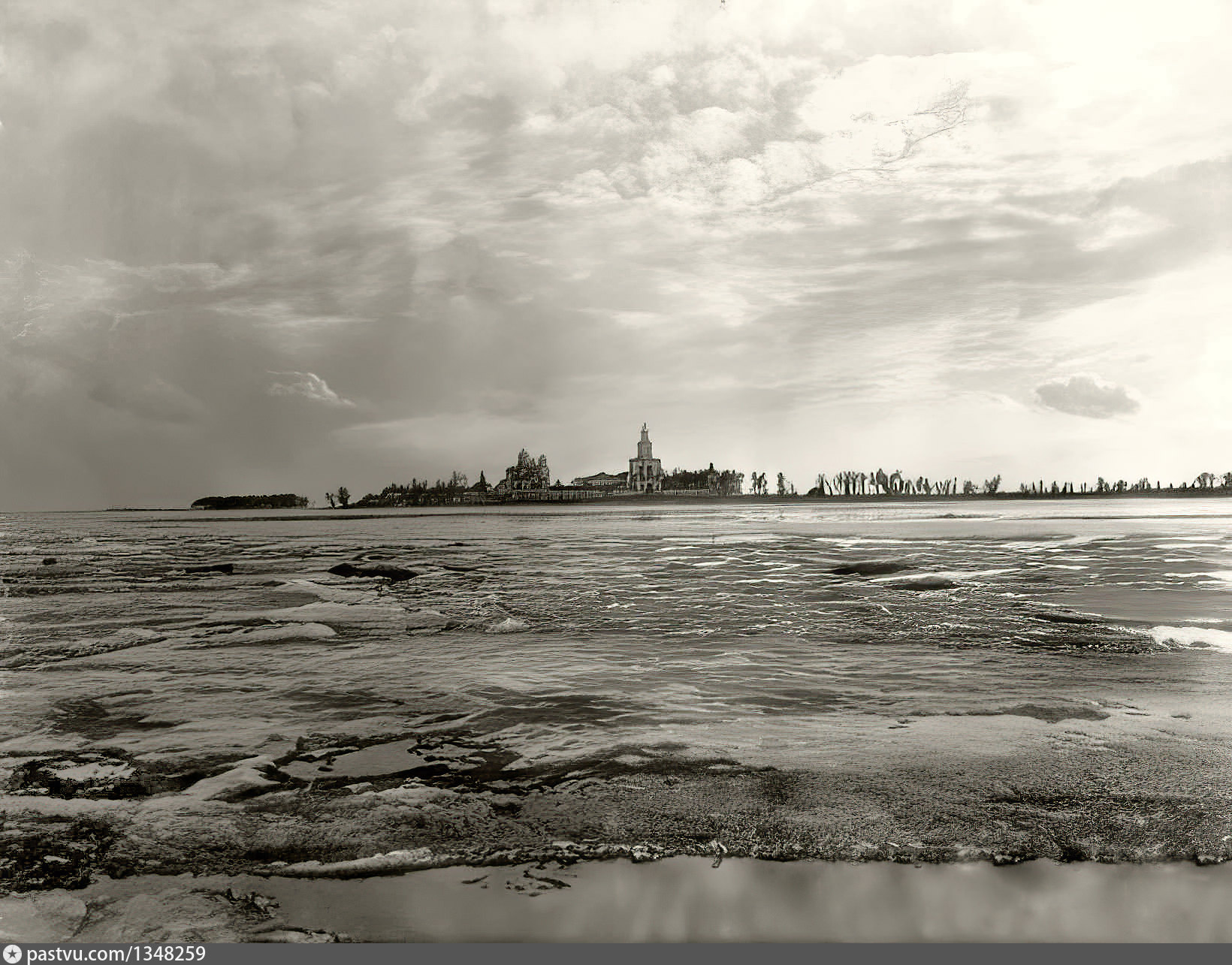 Новгород 1944 год. Новгород 1944. Великий Новгород 1944. Берег Юрьева монастыря.