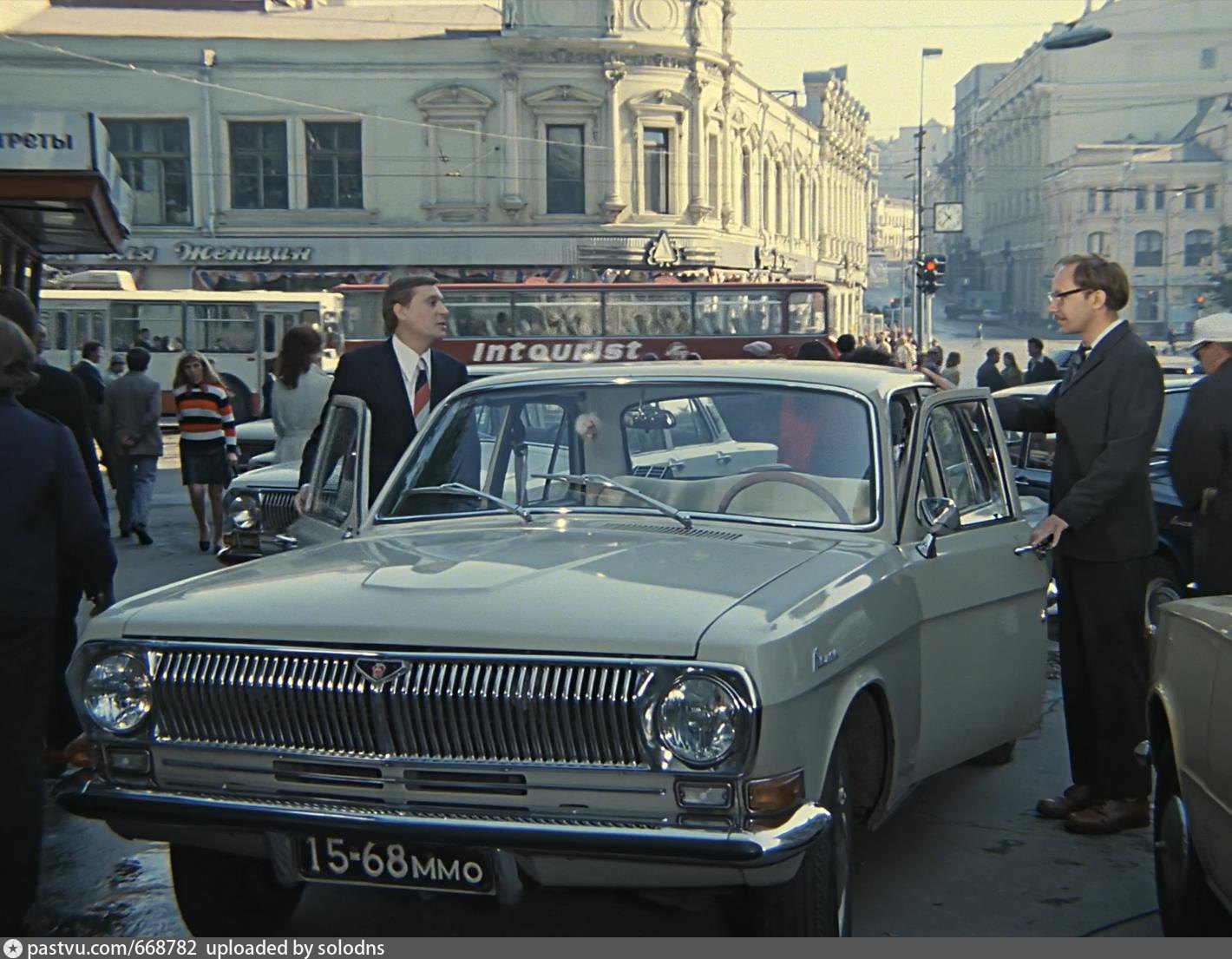 1977 год ссср. ГАЗ-24 Волга служебный Роман. ГАЗ 24 служебный Роман. Служебный Роман Волга Самохвалова. Волга Иван Васильевич меняет профессию.