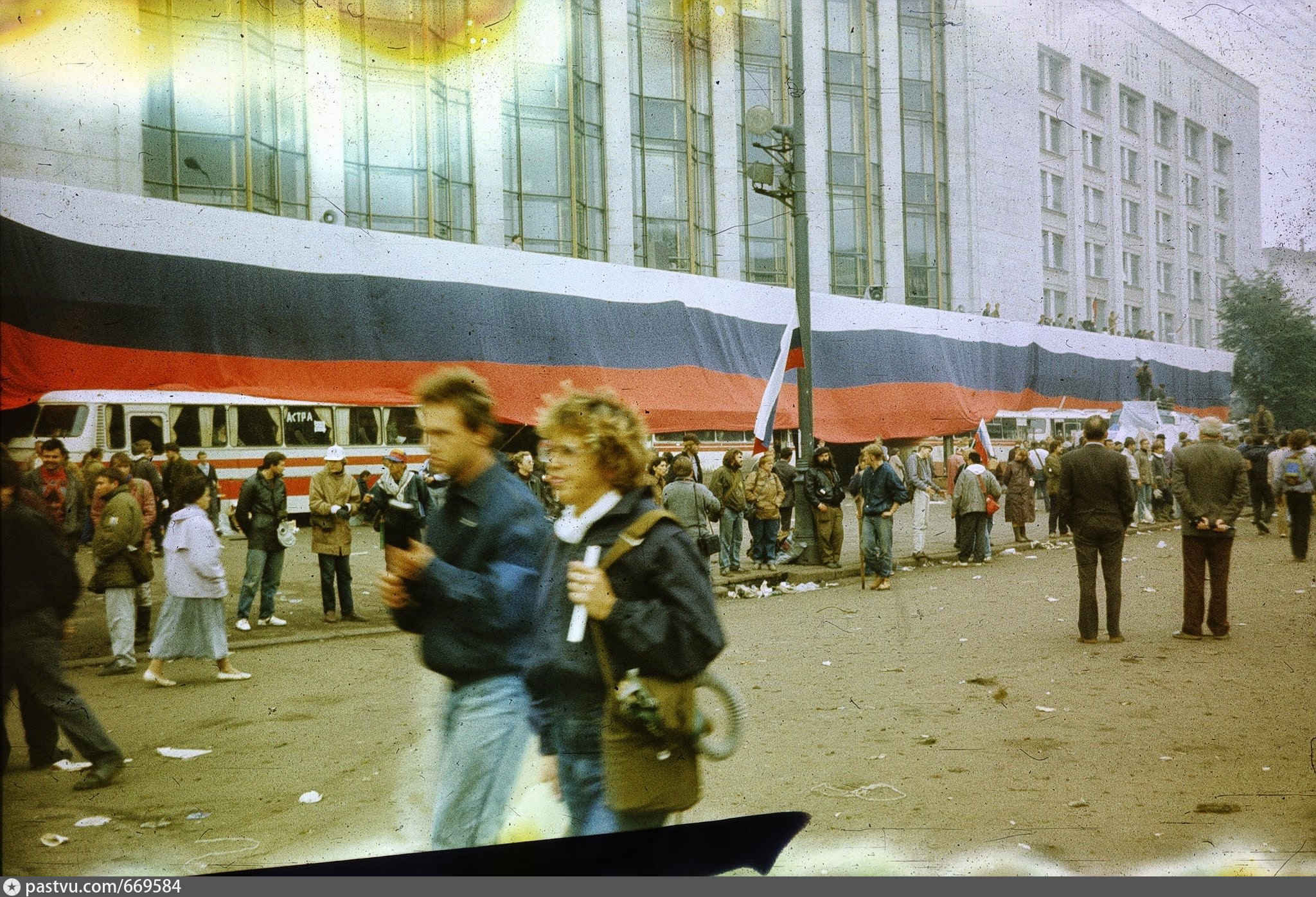 Митинг 1991 у белого дома Москва