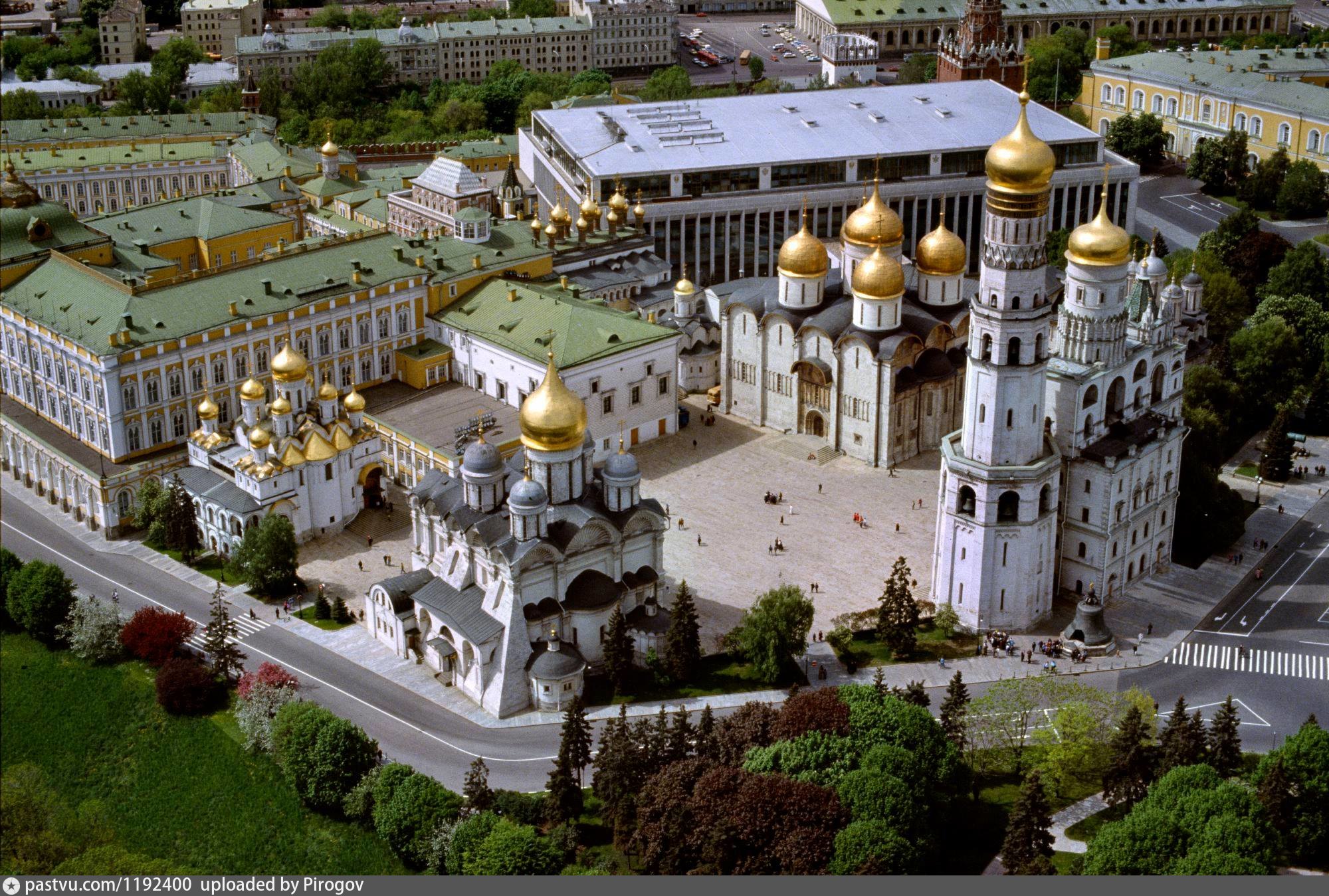Где соборная площадь. Соборная площадь Московского Кремля. Соборная площадь во Владимире.