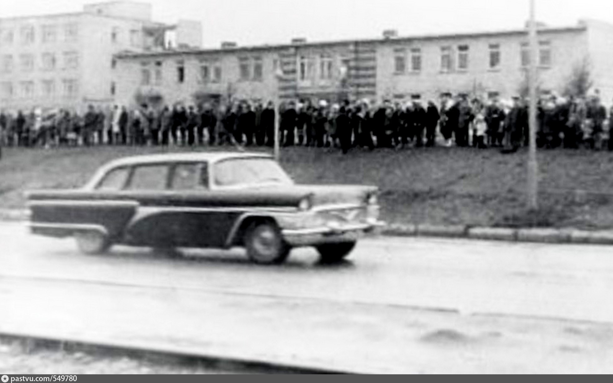 Архив гдр. Кортеж Хонеккера 1975. Кортеж первого секретаря обкома. Лимузин ГДР. Автомобили Варшавского договора.