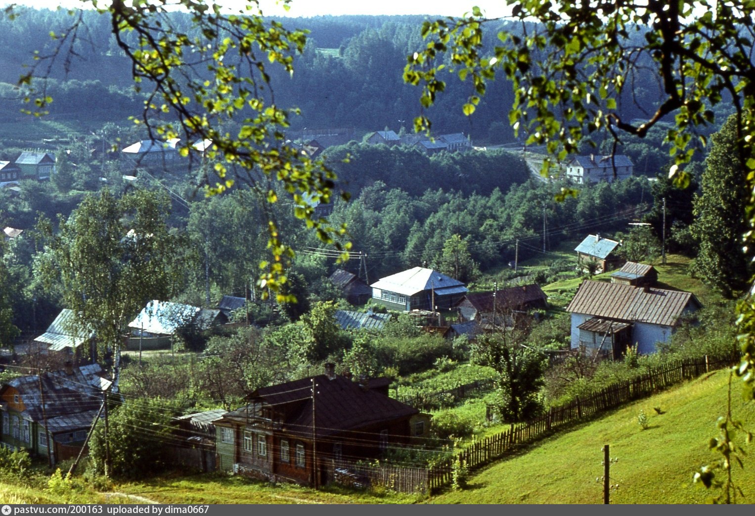 Деревня рядом с плесом