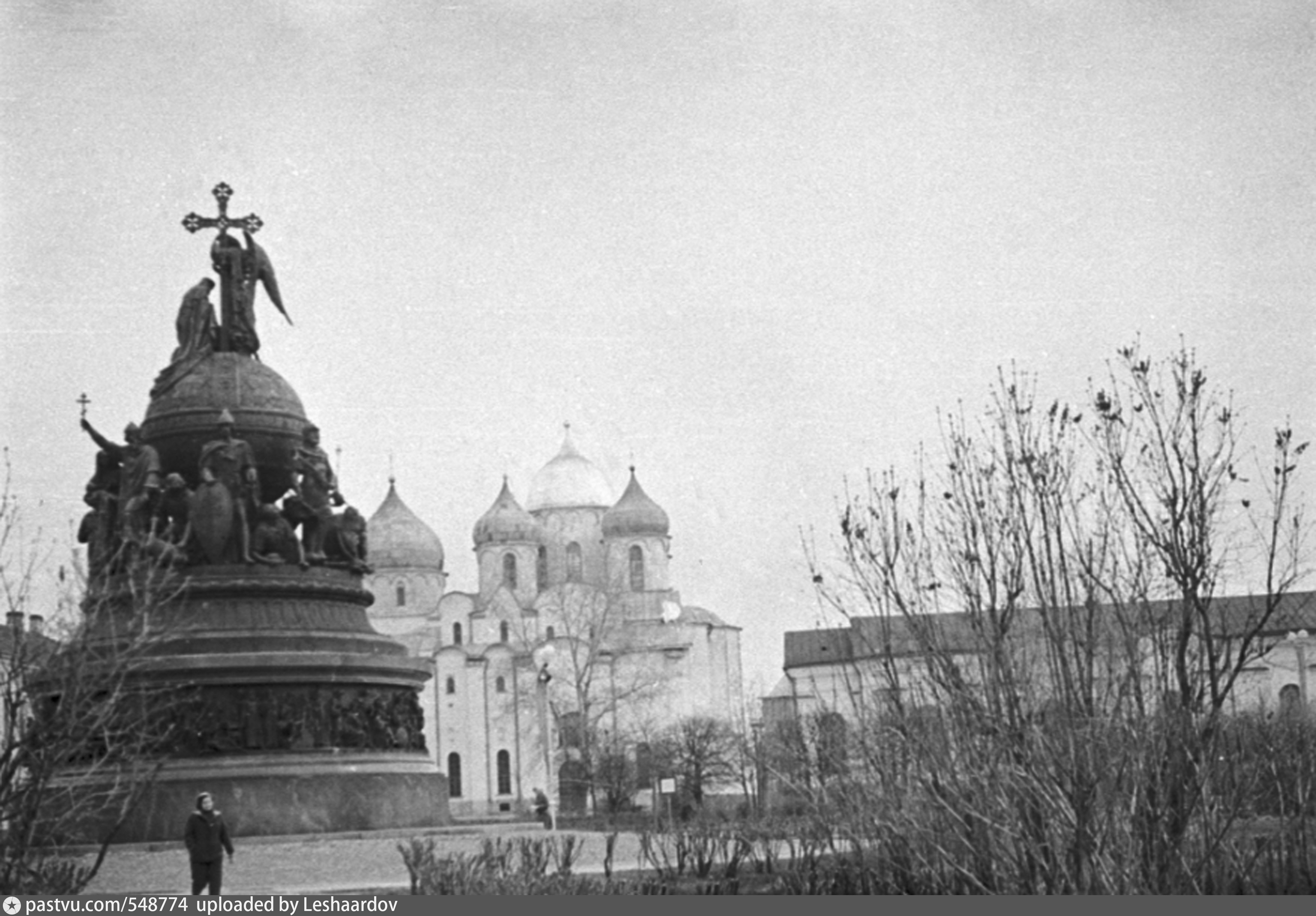 Великий Новгород памятник тысячелетие России разрушение