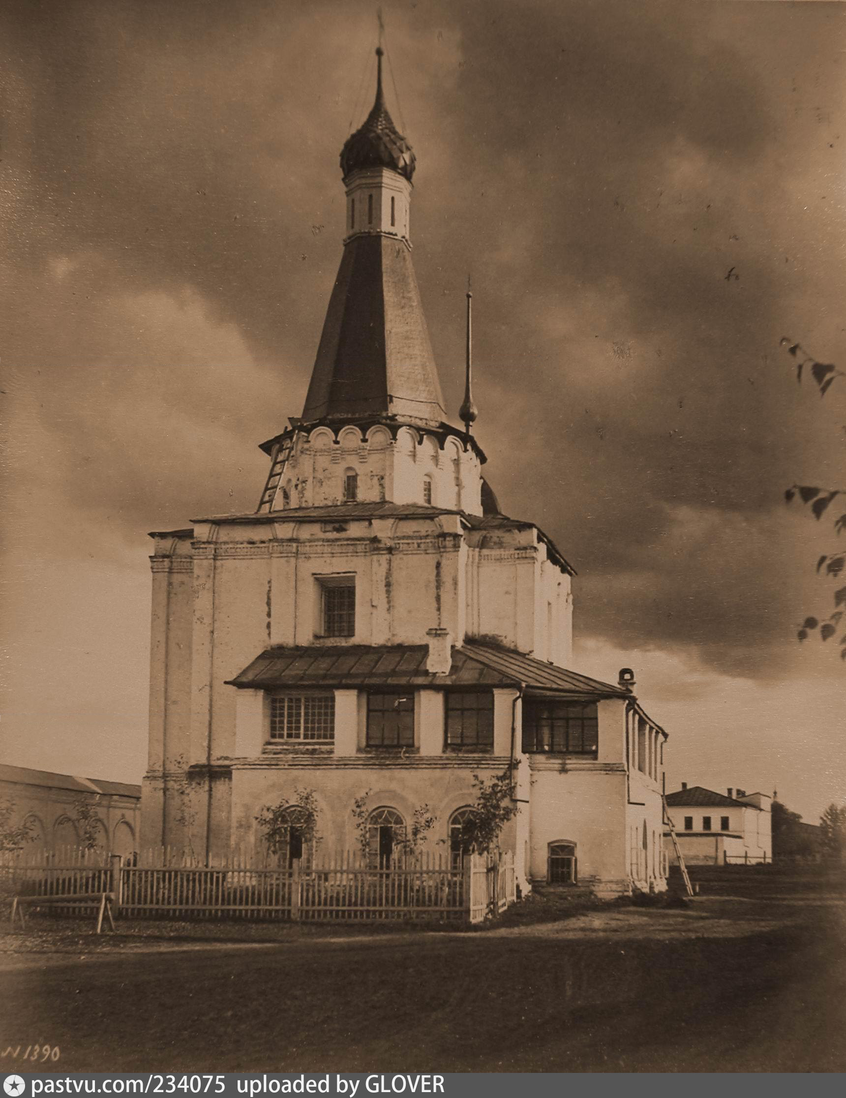 Церковь петра митрополита. Церковь Петра митрополита Переславль-Залесский. Церковь Петра митрополита Переславль внутри. Церковь Святого Петра митрополита Переславль Залесский. Шатровая Церковь Петра митрополита.