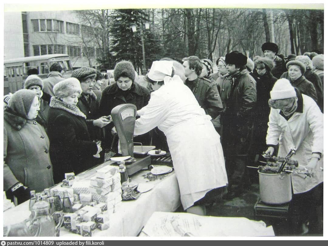 Советская торговля. Турецко Советская торговля 1980-1990. Завод Хруничева фото советского периода. Фото Любы Коржовой пропавшей в Москве 1980-1990гг.