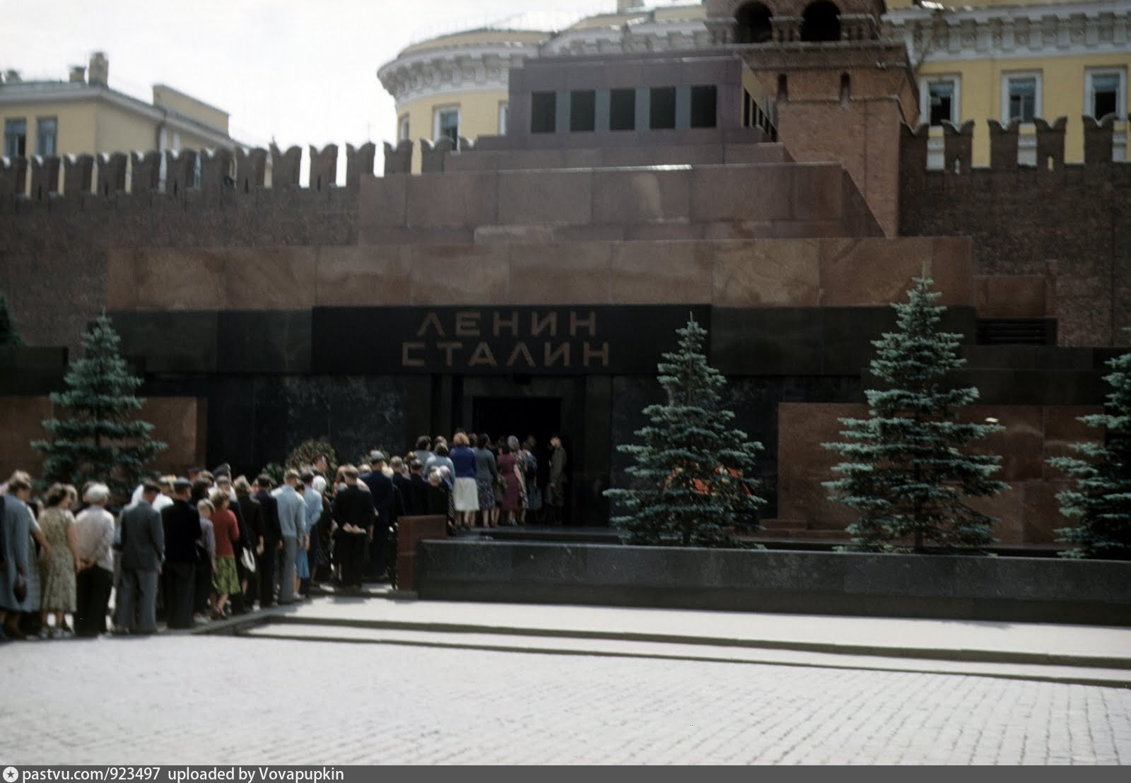 Мавзолей фото внутри. Мавзолей Ленина и Сталина. Мавзолей Ленина - Сталина в Москве. Мавзолей Ленина СССР.