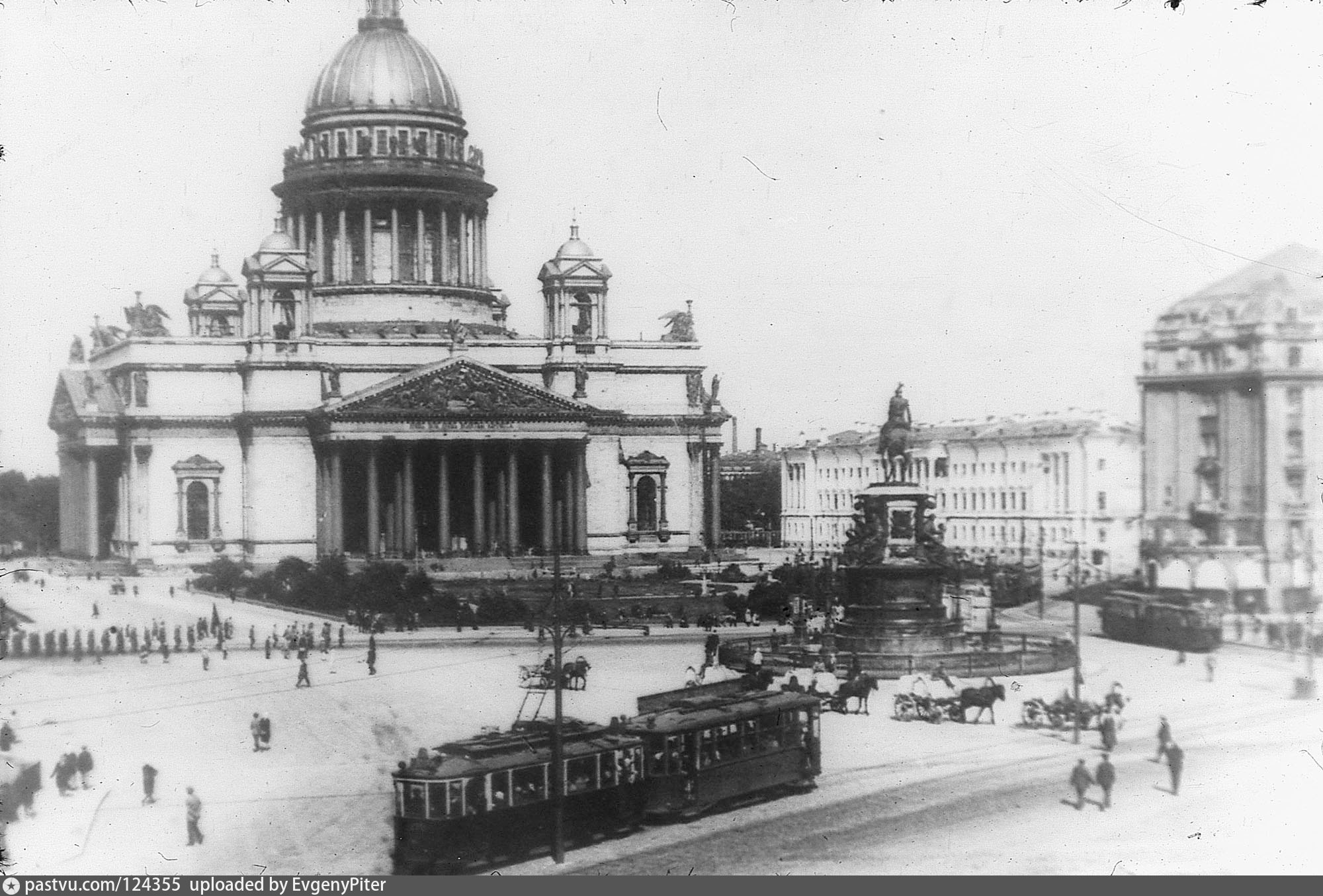 Исаакиевская площадь, Исаакиевский собор