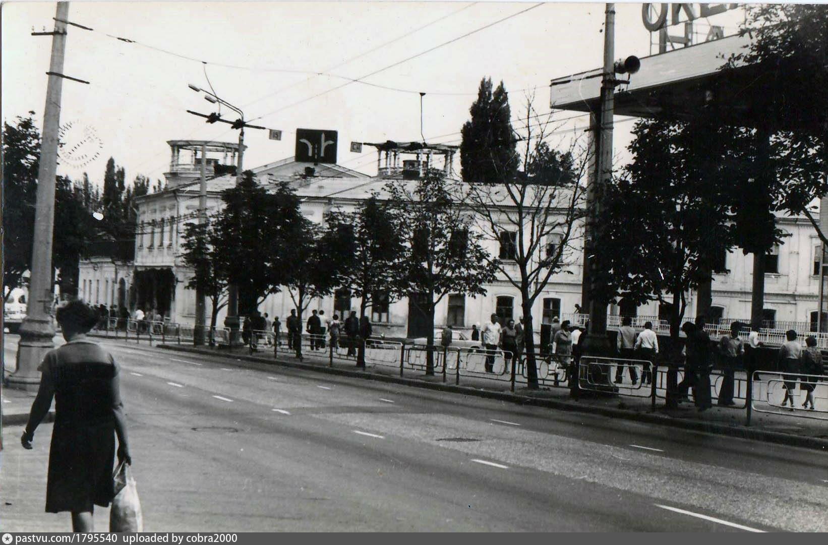 Проспект симферополь. Симферополь 1950. Центральный рынок, Симферополь, проспект Кирова. Старый город Симферополь 2000 года. Старый Симферополь проспект Кирова.