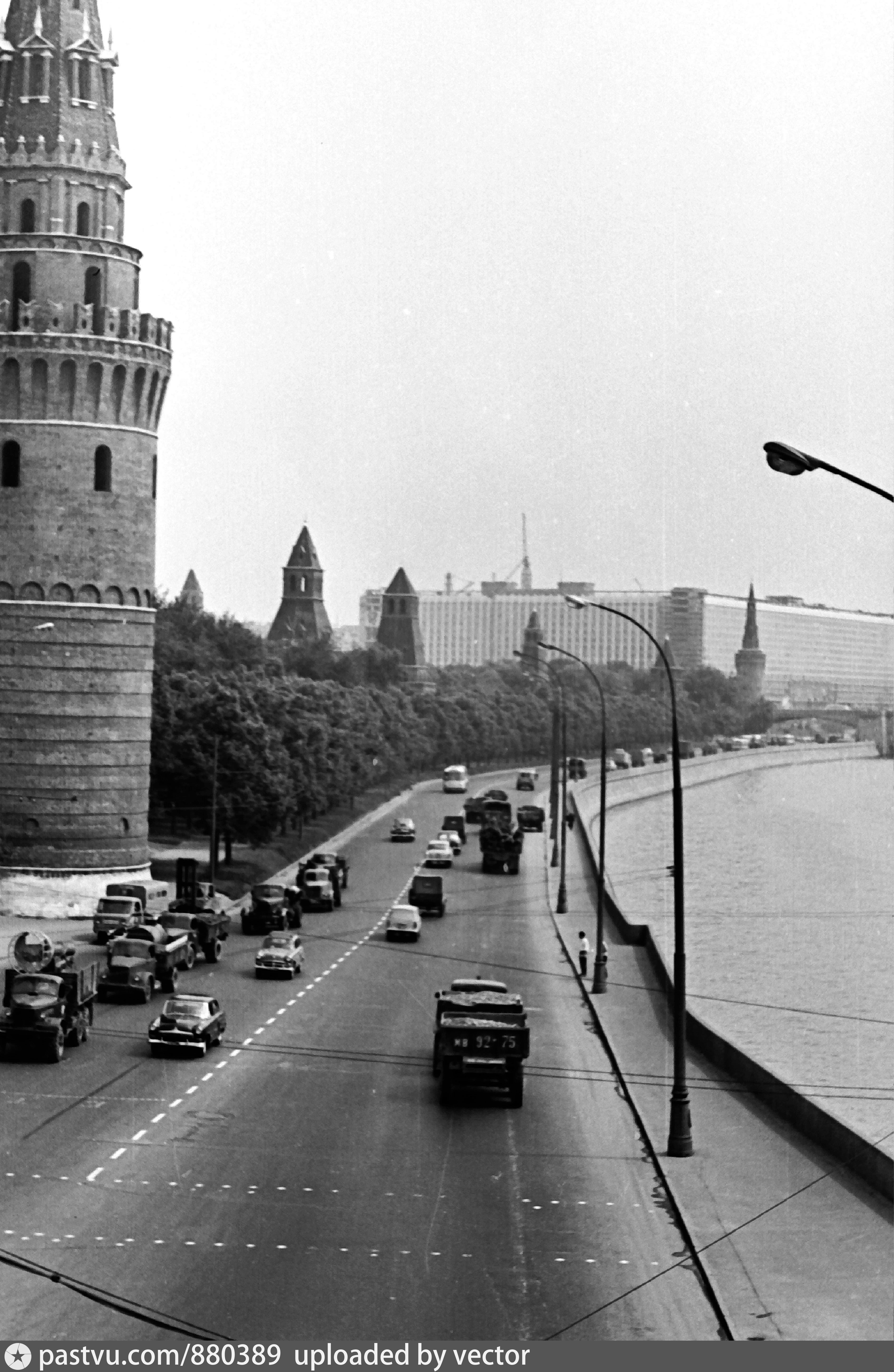 Строится гостиница \"Россия\"