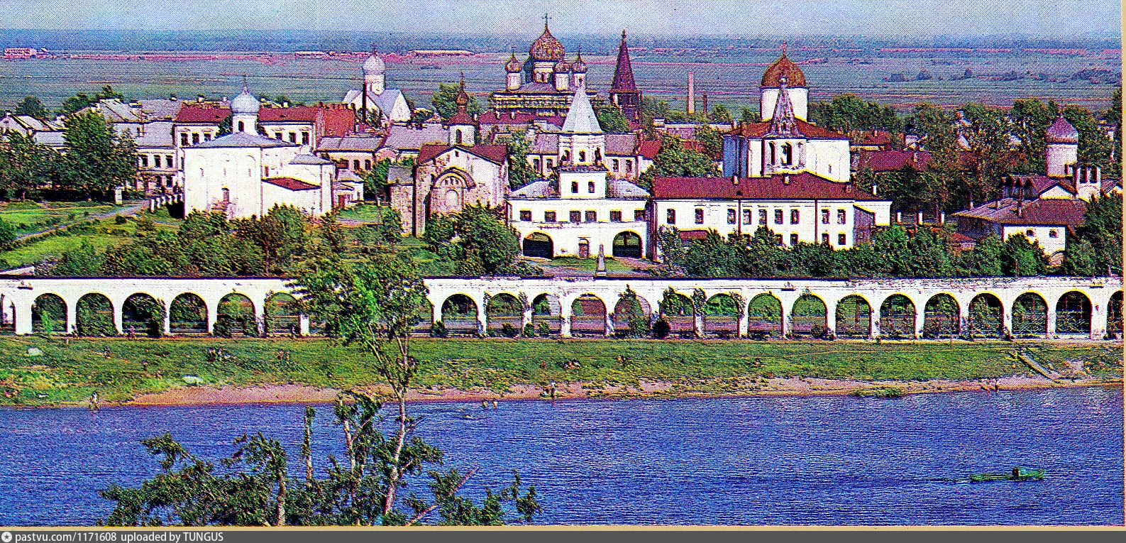 Великий Новгород Кремль вид с Ярослава Дворища