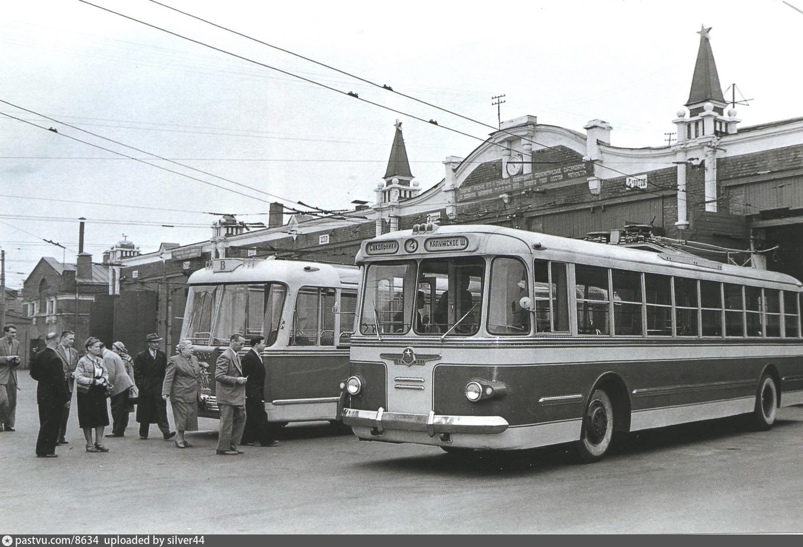 Пассажирский транспорт кирова. ЗИУ 5 1959. ТБУ-1 троллейбус. 2 Троллейбусный парк Москва. Первый троллейбус ЗИУ.