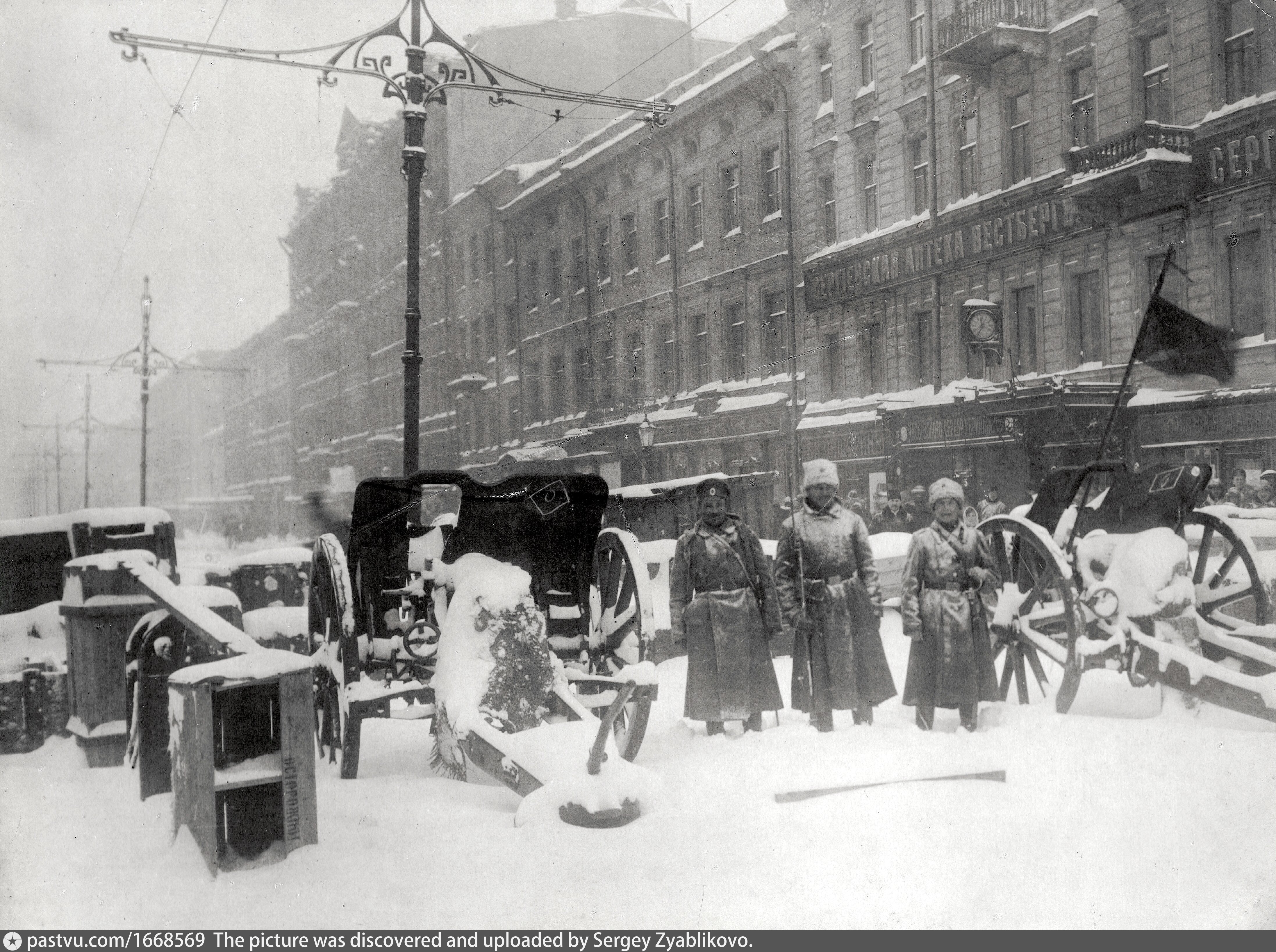 Петроградский гарнизон. Петроград в 1917 году. Февраль 1917 Петербург. Баррикады на Литейном в 1917. Петроград февраль 1917.