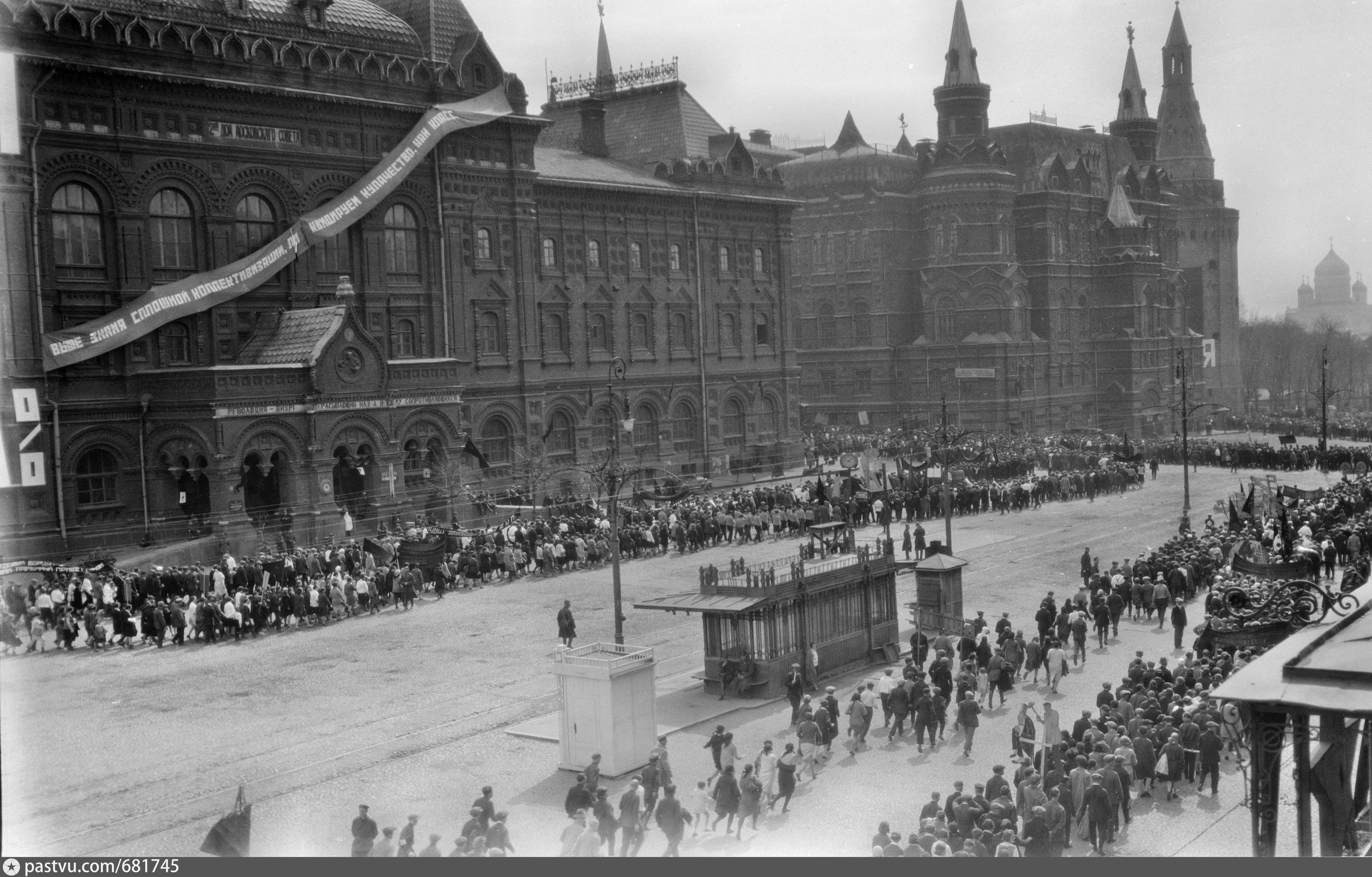 Москва 1931 года. Москва 1931. Первомайский парад в Москве в 1931 году. Москва 1931 год. Москва красная площадь 1931 года.