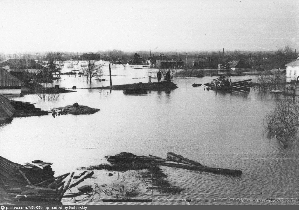 Город орск половодье. Наводнение в Орске в 1957. Паводок в Орске 1957. Орск старый город наводнение. Наводнение Оренбург 1957.