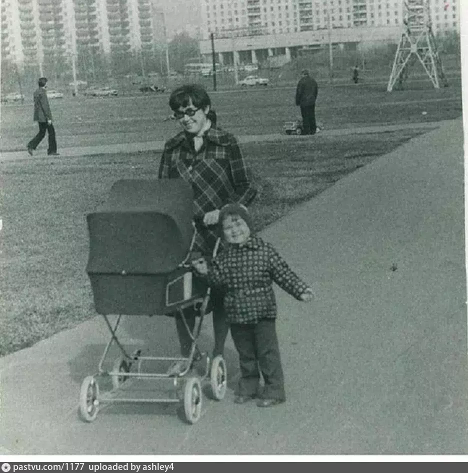 Сами молодую ссср. Коляски 70-х годов. Советские коляски. Коляски 80-х годов. Детские коляски 60-х годов.