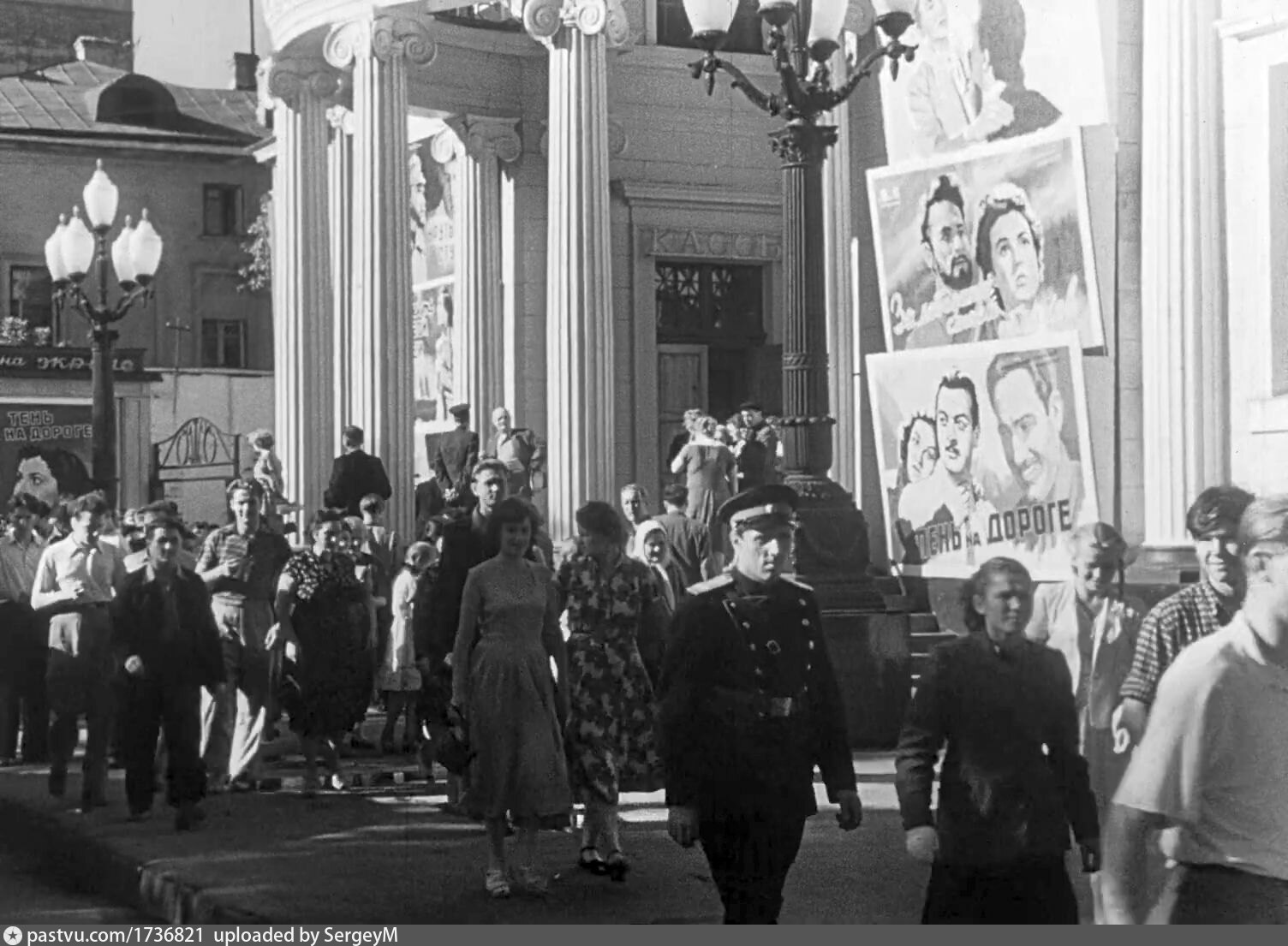 Кинотеатр колизей луганская. Кинотеатр Колизей Москва 1941. Кинотеатр Колизей на красных воротах. Кинотеатр Колизей выбор мультфильма.