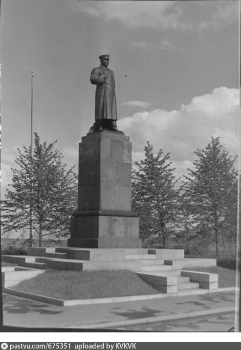 Памятник сталину на поклонной горе в ленинграде