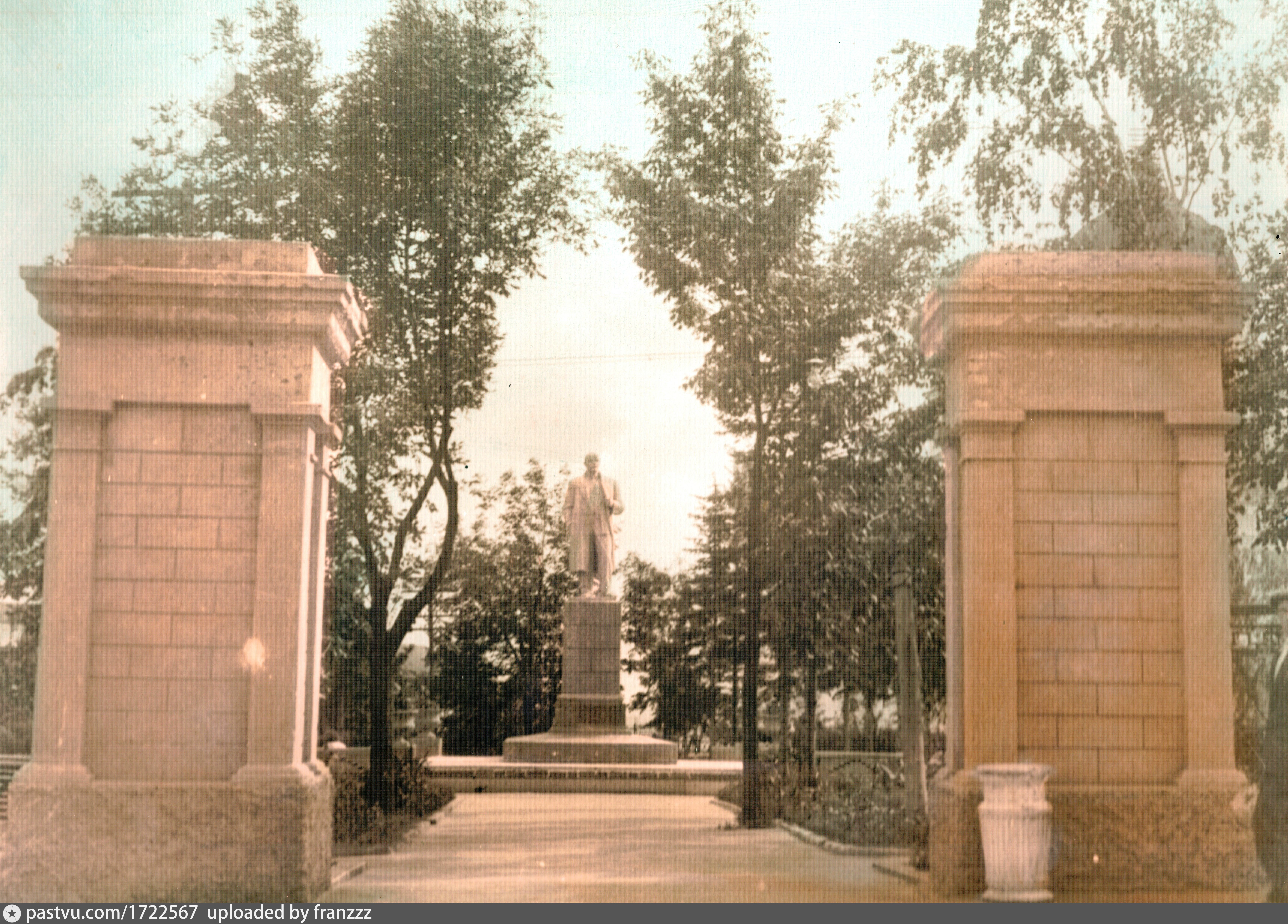 Памятник Ленину в Ленинском садике Казань