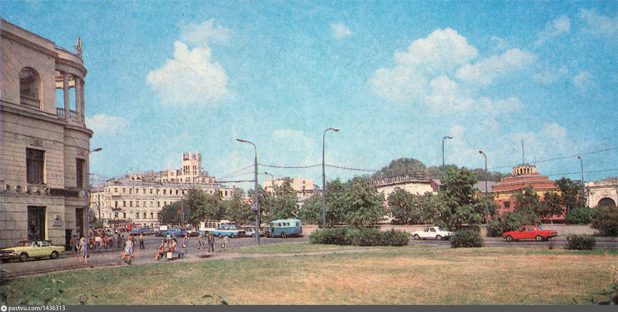 Москва разных лет. Арбатская площадь 1960. Арбатский рынок на Арбатской площади. Арбатская площадь 1950. Арбатская площадь 1970.