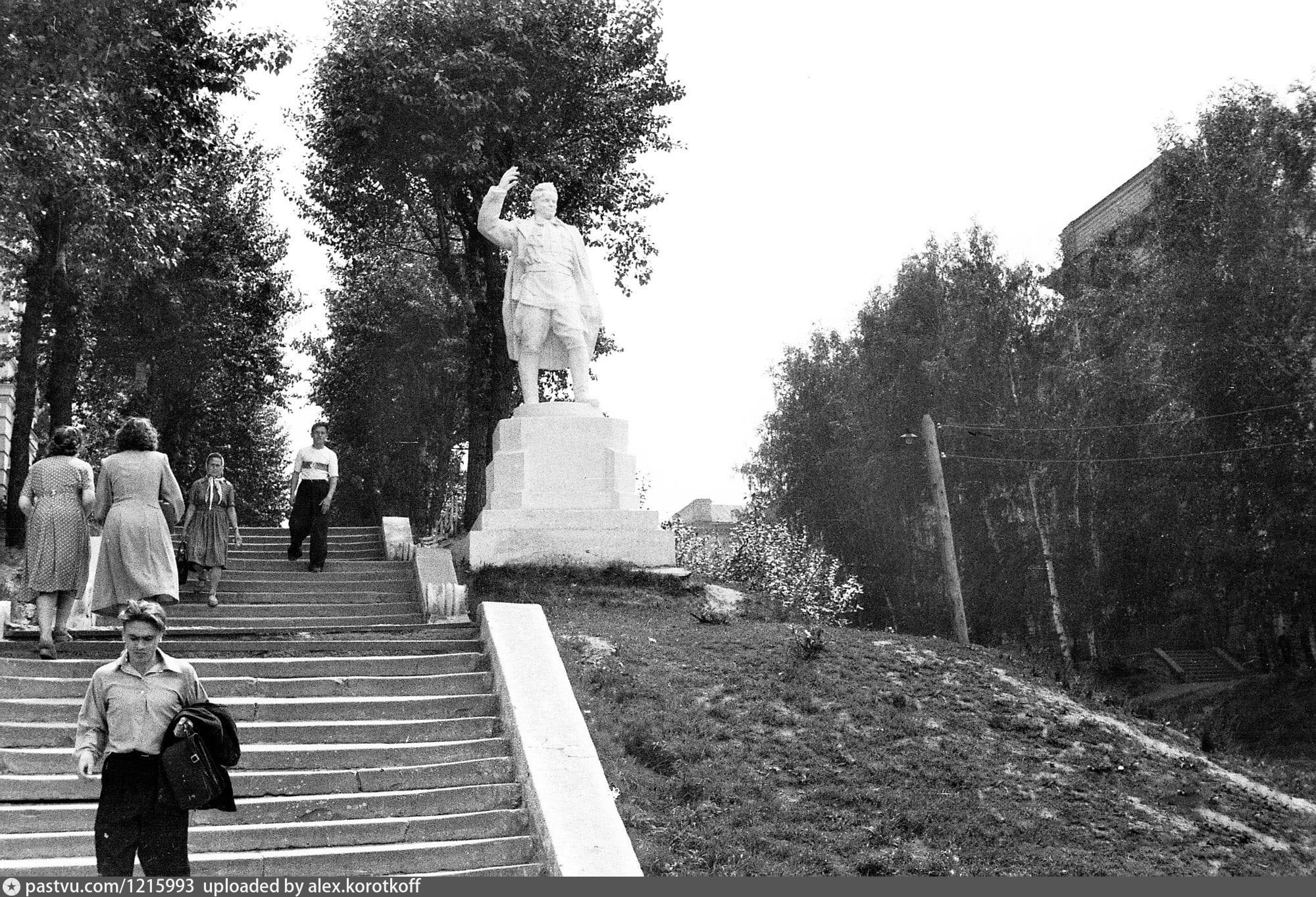 Фото на памятник томск где можно сделать