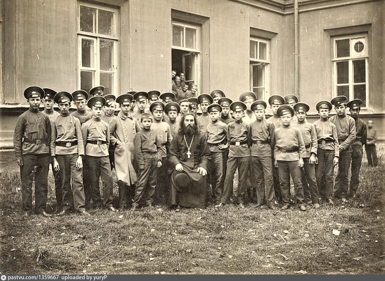 Экипаж новочеркасска. Новочеркасск 1910. Одесса гимназии 1913 год. Гимназия мансдарф 1910-е. Форма гимназии 1910-1914.