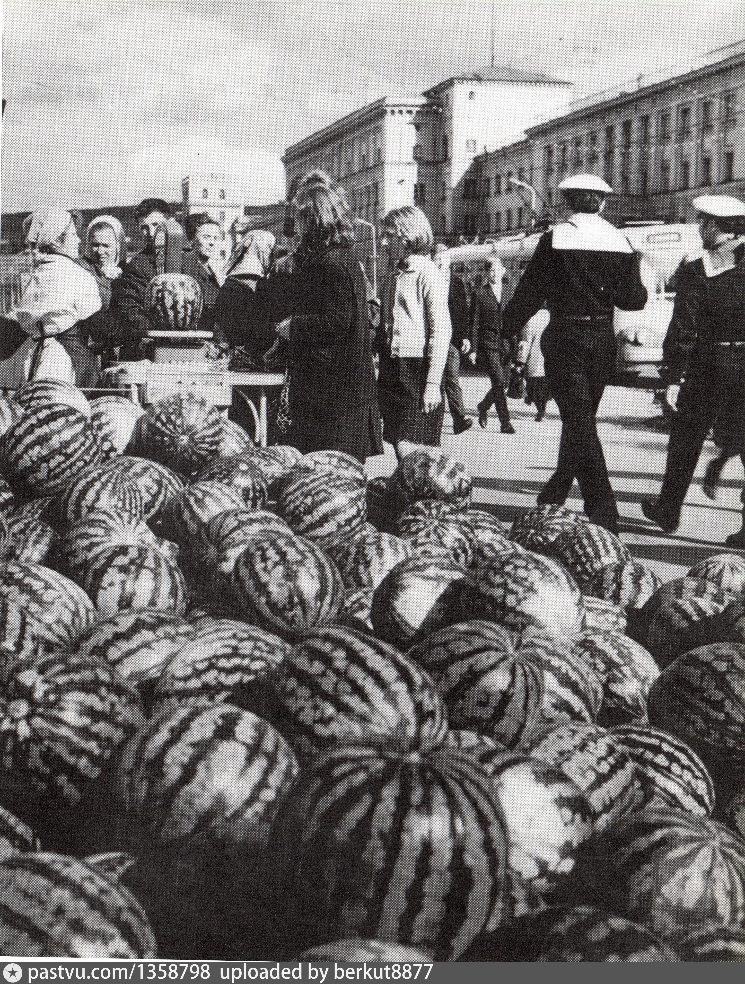 Советский свежий. Арбуз Астраханский. Бахчевые культуры, 1938. Арбуз ретро фото. Дыня Астраханская.