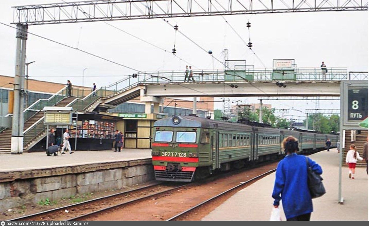 Железнодорожный курское направление. Курский вокзал 1990е. Белорусский вокзал 80е. Белорусский вокзал в 90-е. Курский вокзал 90е.