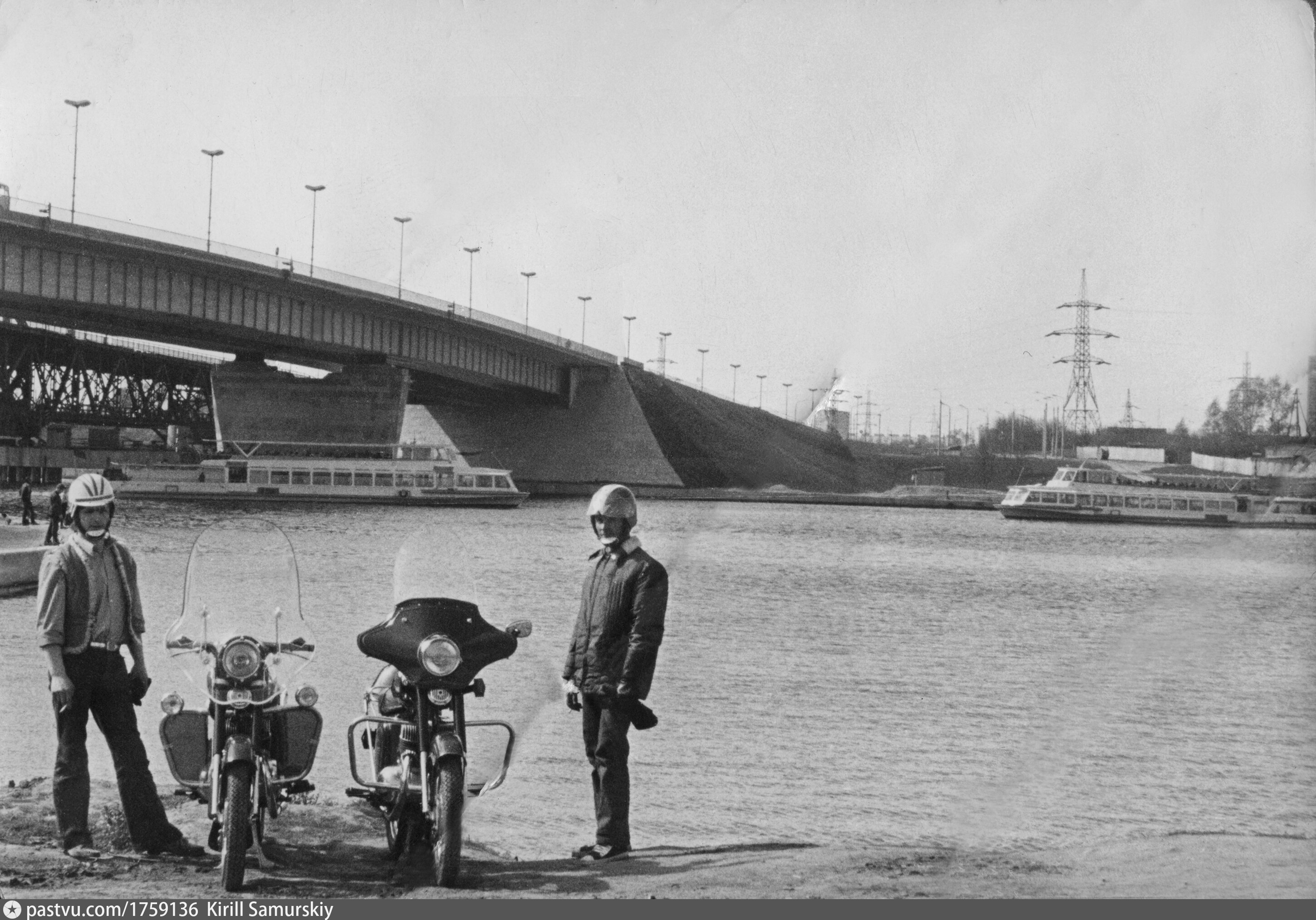 Ленинградские мосты утесов. Полет Чкалова под мостом в Ленинграде. Мосты Ленинграда. Республиканский мост в Ленинграде. Ленинградский мост.