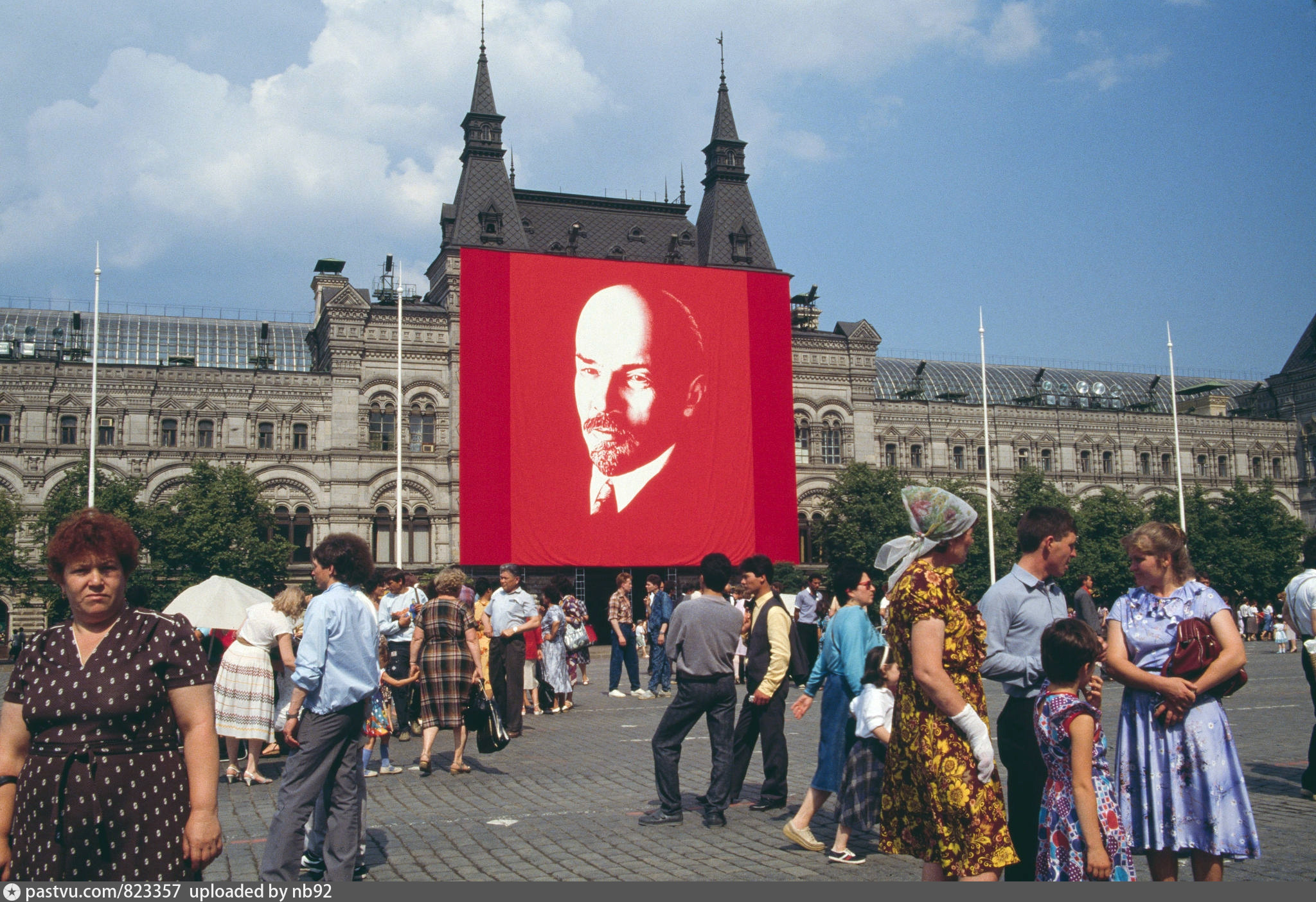 Ссср сегодня. Портрет Ленина на здании гума. Советский Союз возродится. Советский Союз и Россия. Баннеры советского Союза.