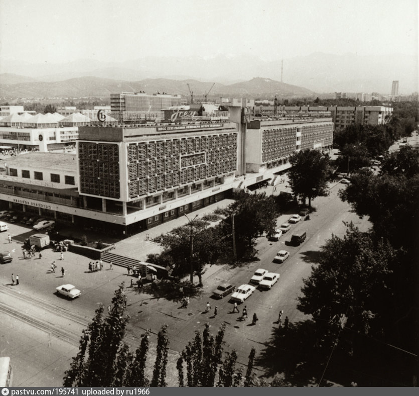 Улицы города верный. Старая Алма-Ата. Алма-Ата улица Пастера. Алматы старый город. Алма Ата СССР.