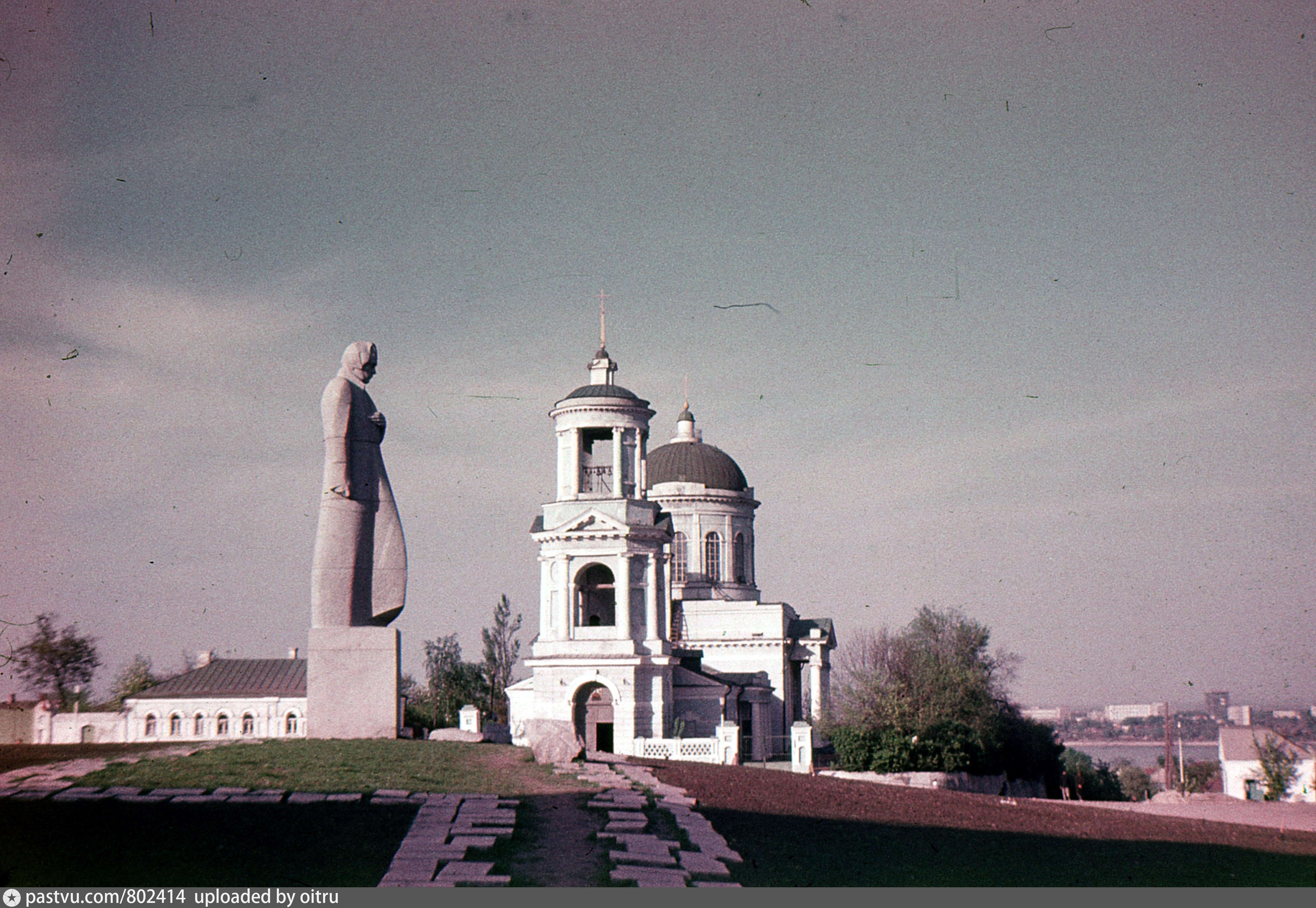 Памятник на Советской площади