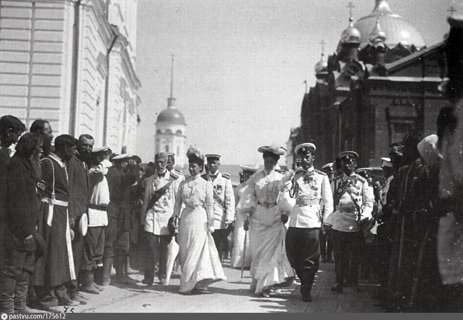 Царский пост. Царская семья в Сарове 1903.