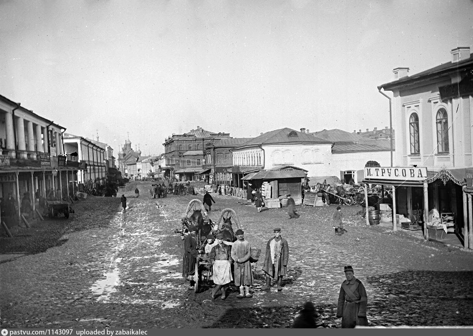 Вид улицы Рождественской - старая фотография