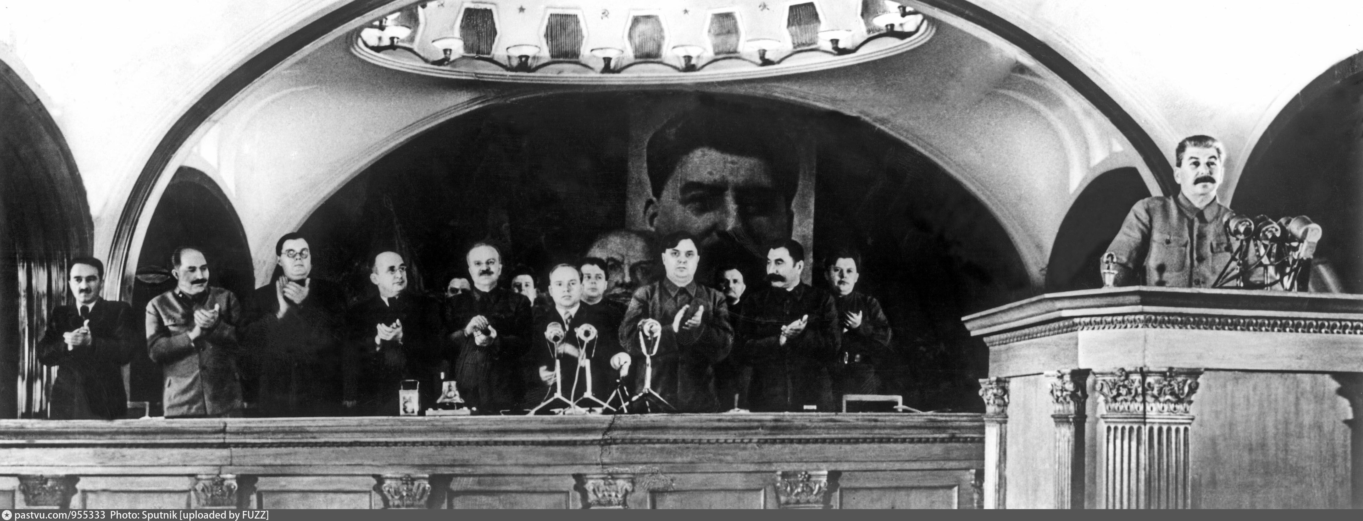 Речь 7 ноября. 6 Ноября 1941 года на станции метро Маяковская. Заседание на Маяковской 6 ноября 1941. Выступление Сталина 6 ноября 1941 года на станции метро Маяковская. Сталин на Маяковской 1941.