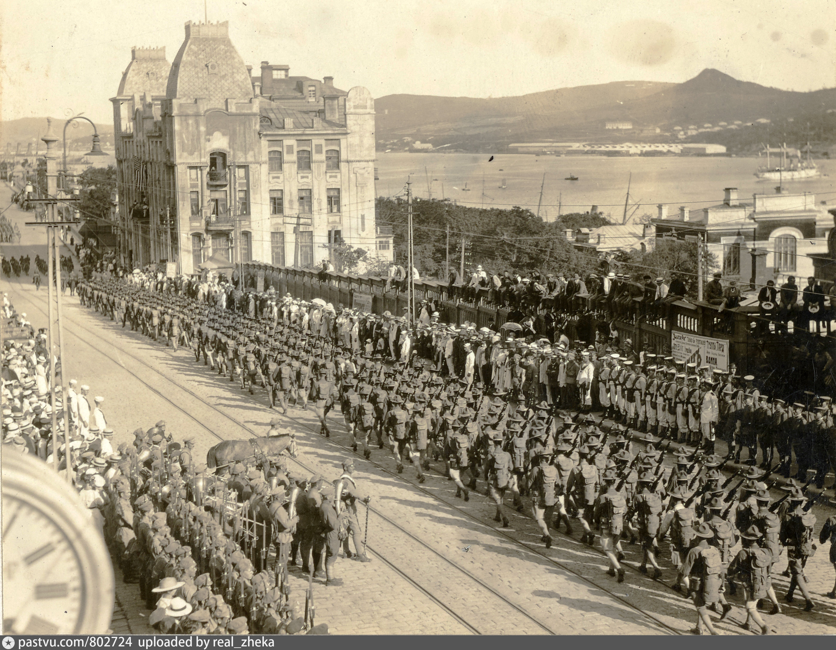 Американцы во владивостоке. Интервенция во Владивостоке 1918. Владивосток парад интервентов 1918. Американские войска во Владивостоке 1918 год.